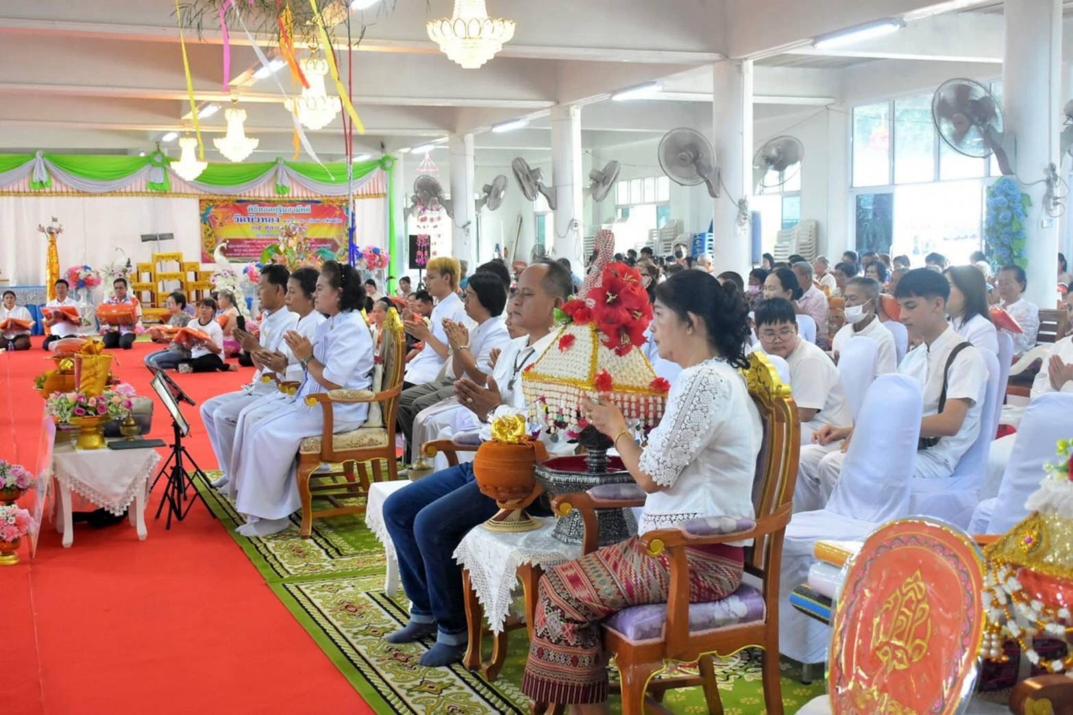 ภาพร่วมพิธีกรรมวัดบัวทอง