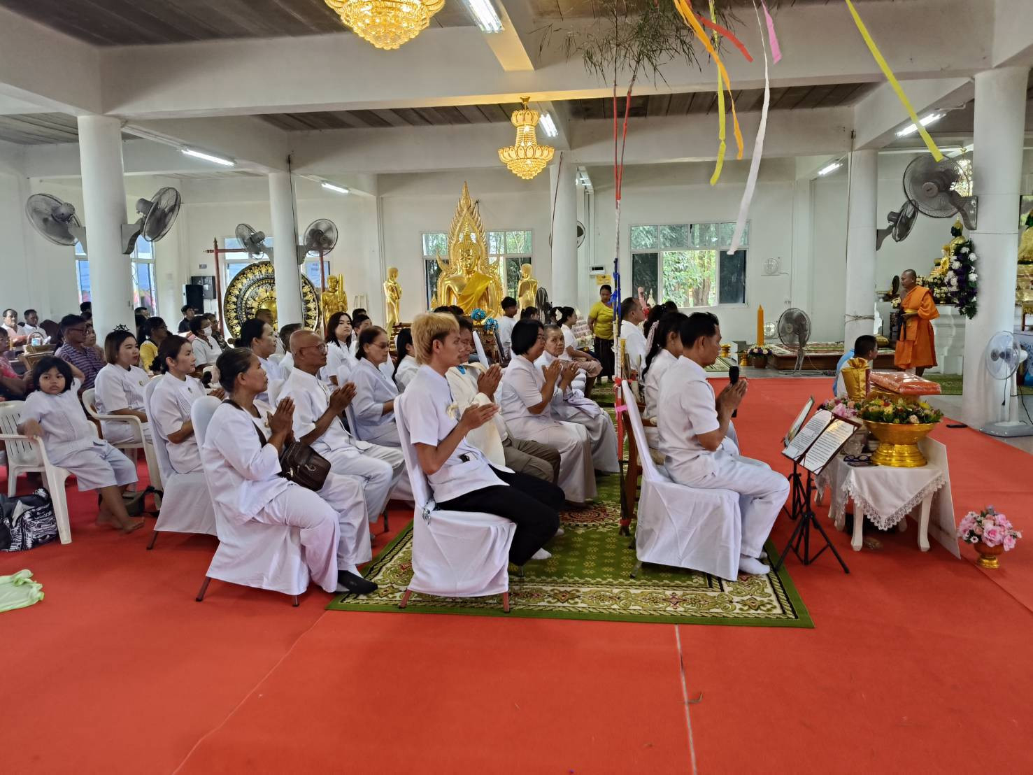 ภาพร่วมพิธีกรรมวัดบัวทอง