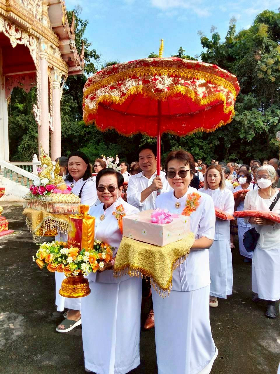 ภาพร่วมพิธีกรรมวัดบ้านดินทอง