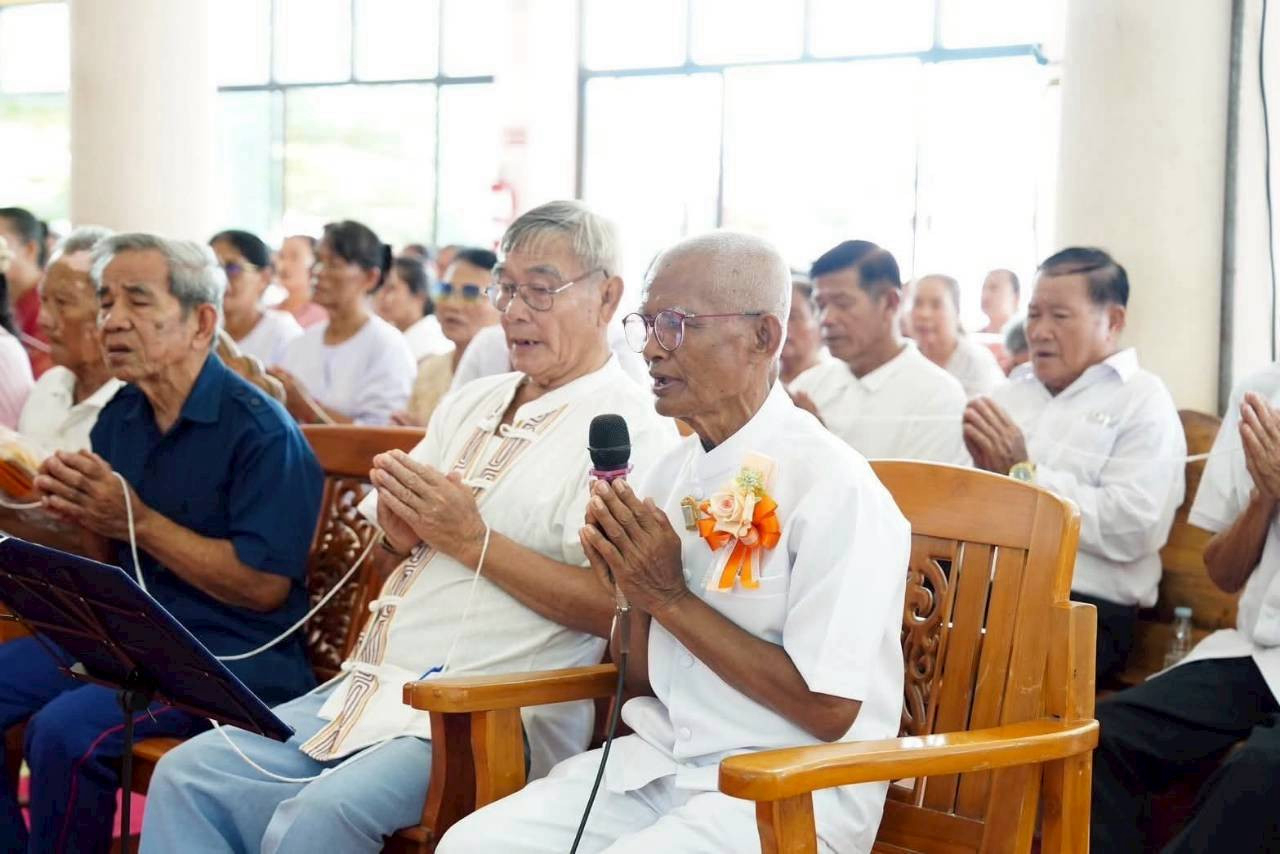 ภาพกล่าวคำถวายกฐินวัดหนองกาดำบำรุงธรรม