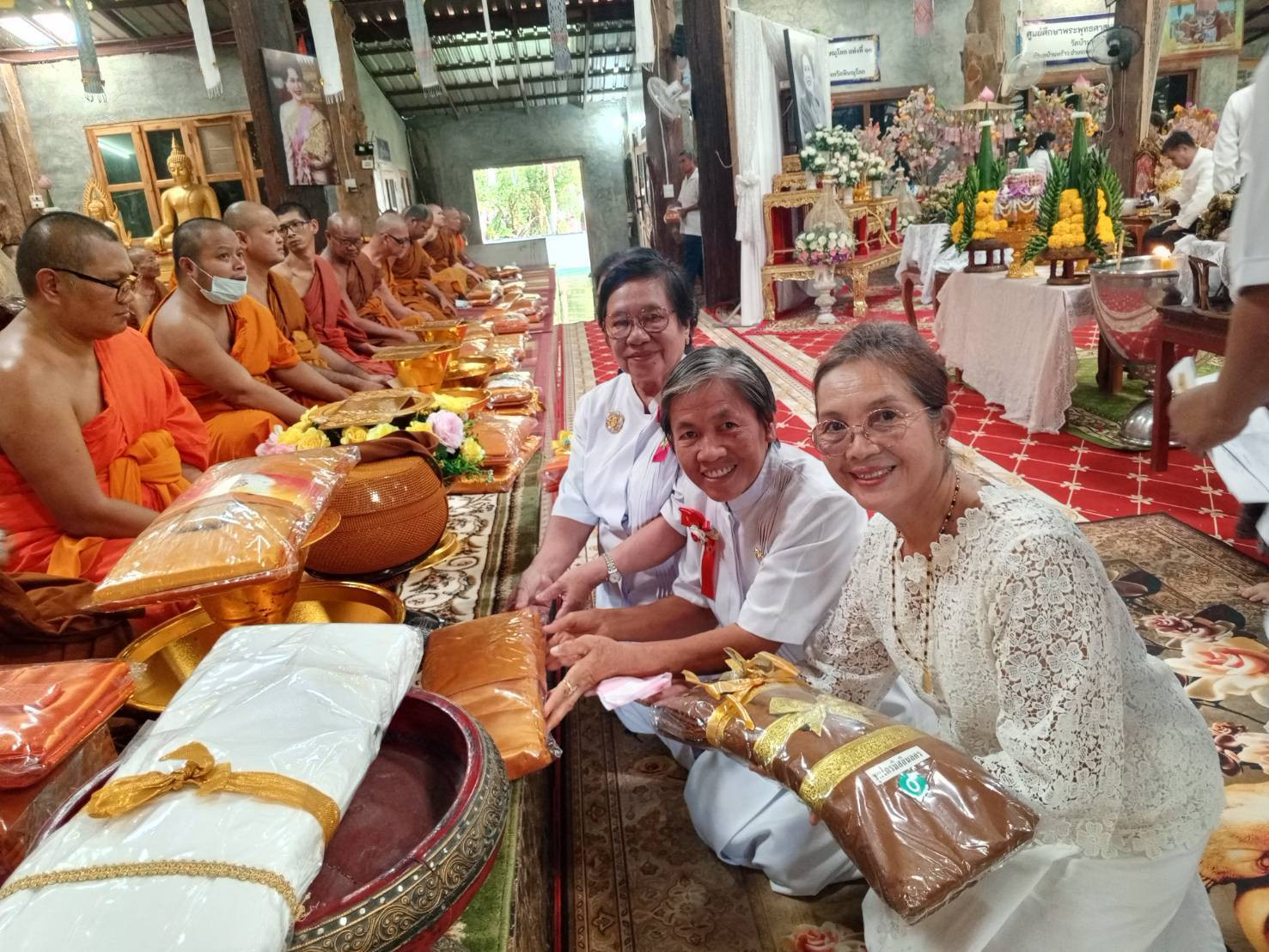 ภาพร่วมพิธีกรรมวัดบ้านพร้าว