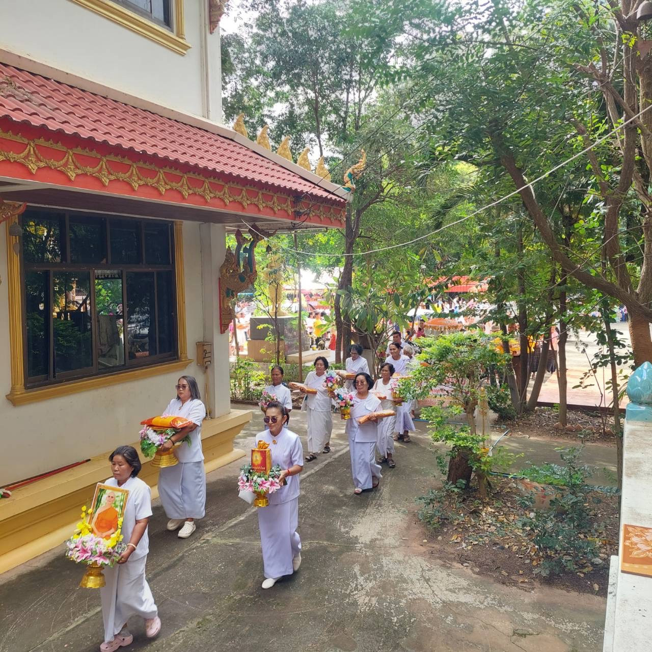 ภาพร่วมขบวนกฐินวัดชีลอง