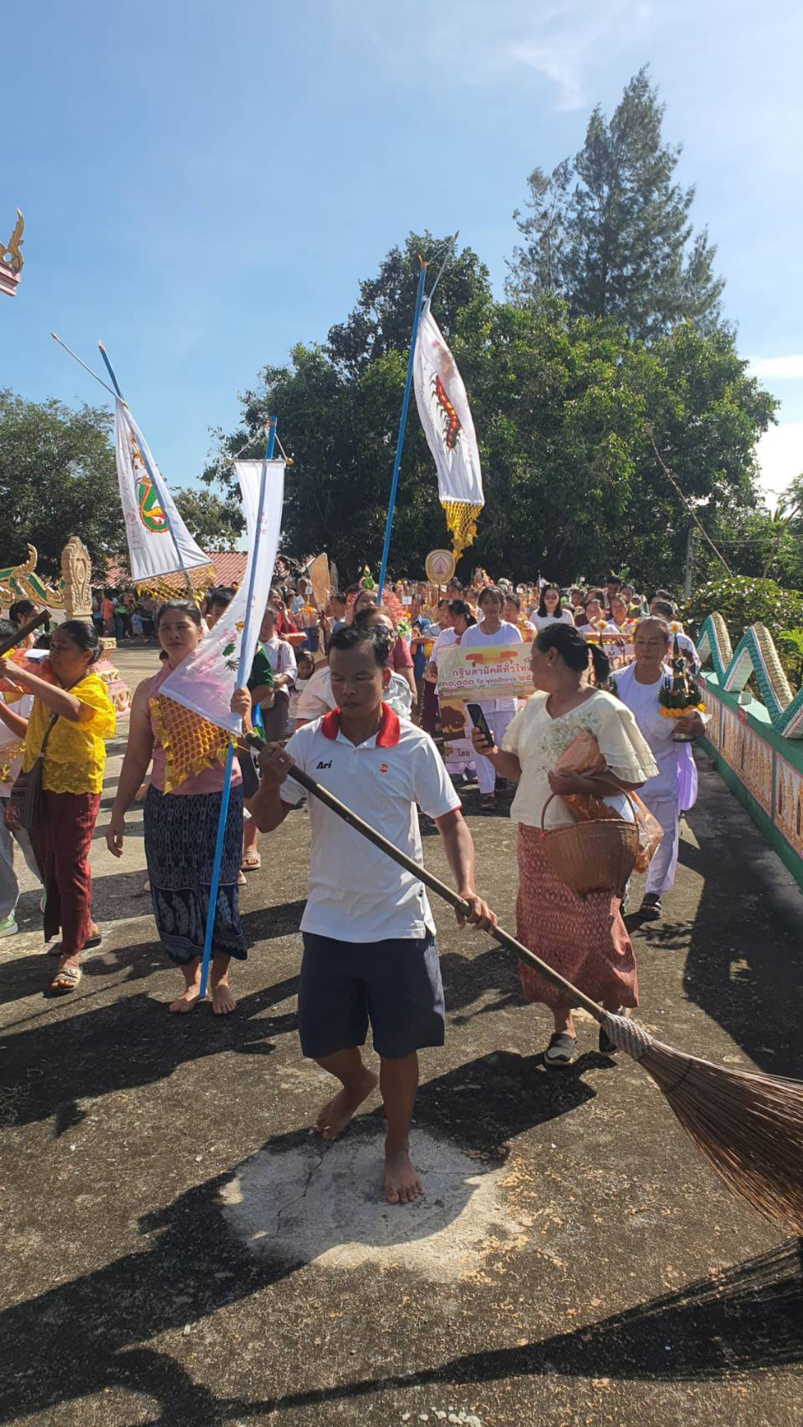 ภาพร่วมพิธีกรรมวัดหนองกระเทือง