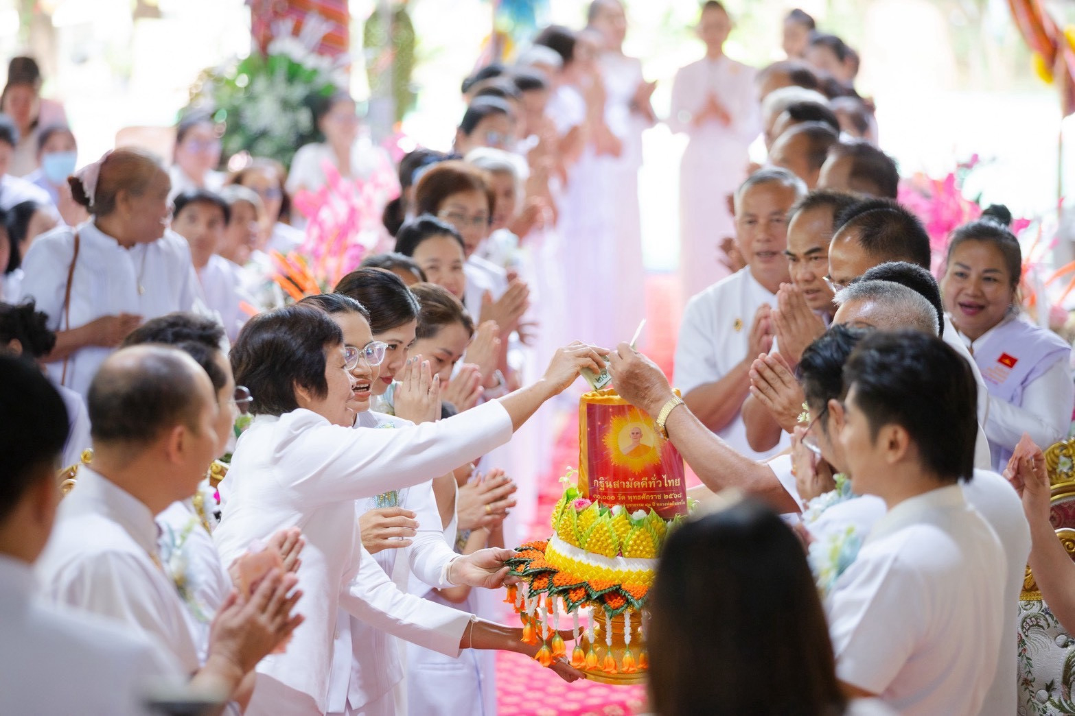 ภาพร่วมพิธีกรรมศูนย์ปฏิบัติธรรมสวนแท่นตะวัน