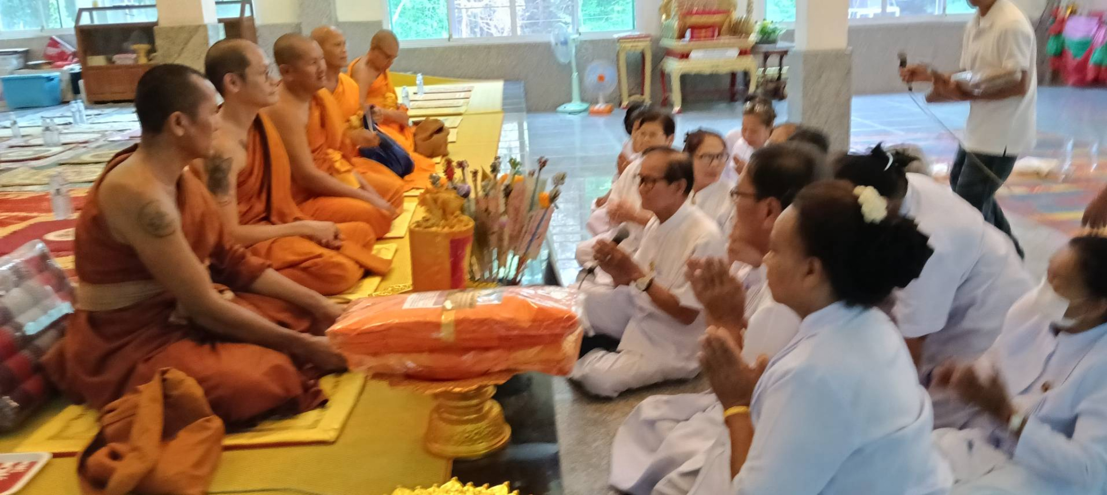 ภาพร่วมพิธีกรรมวัดป่าหนองฮี