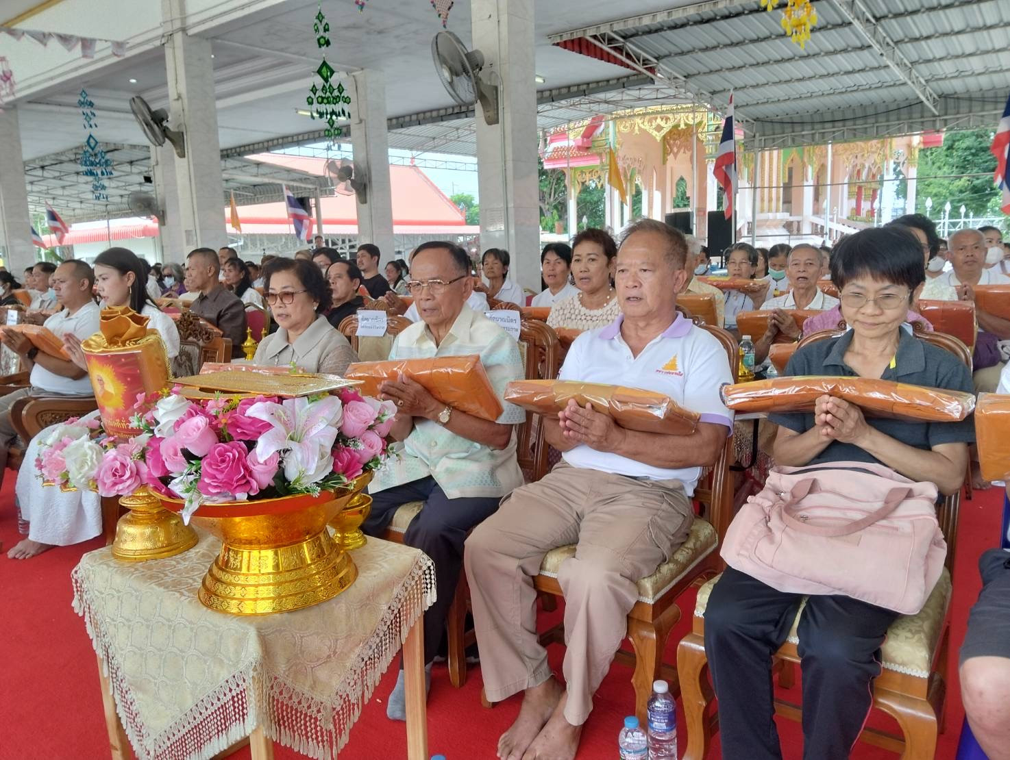 ภาพร่วมพิธีกรรมวัดดงสวอง