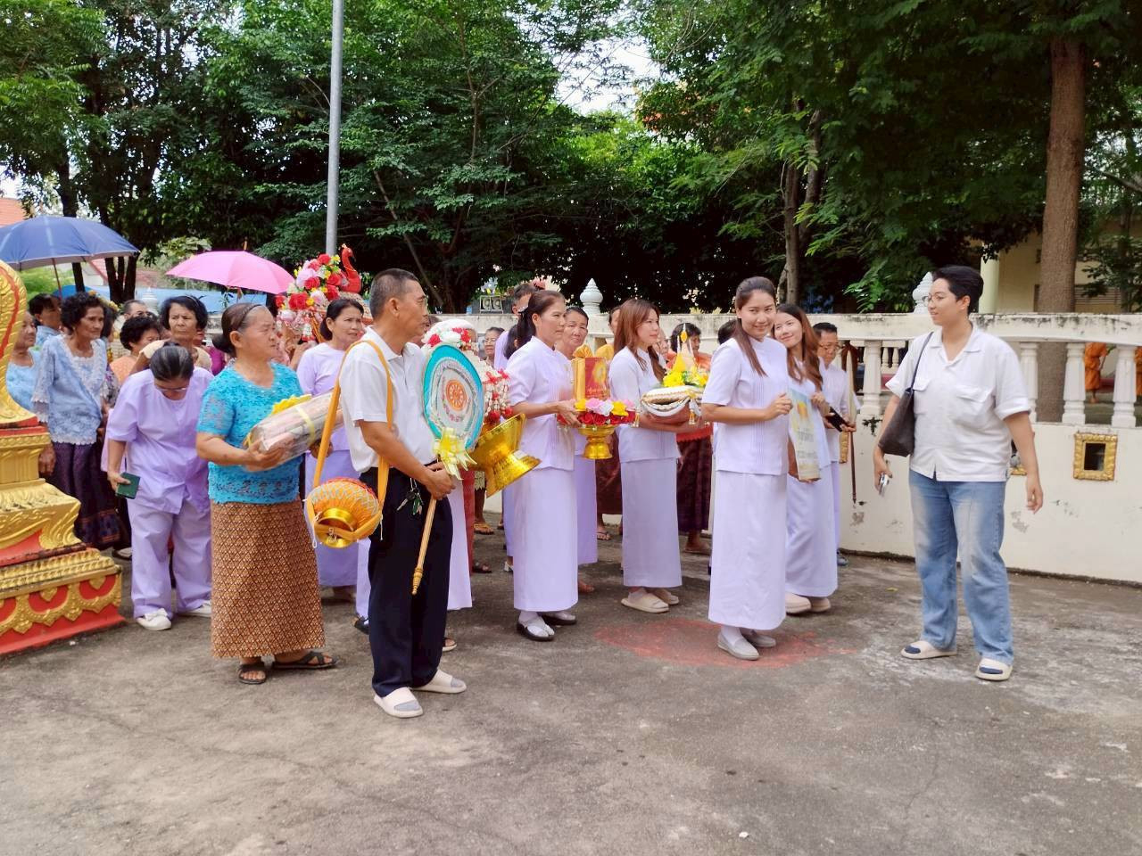 ภาพร่วมขบวนกฐินวัดเลาขวัญ