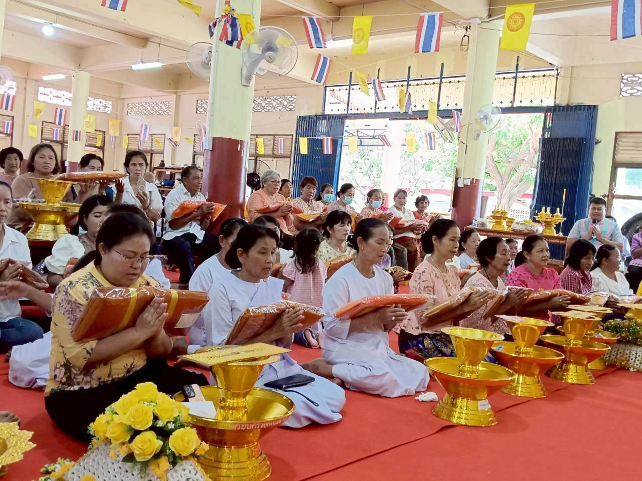 ภาพร่วมพิธีกรรมวัดเลาขวัญ