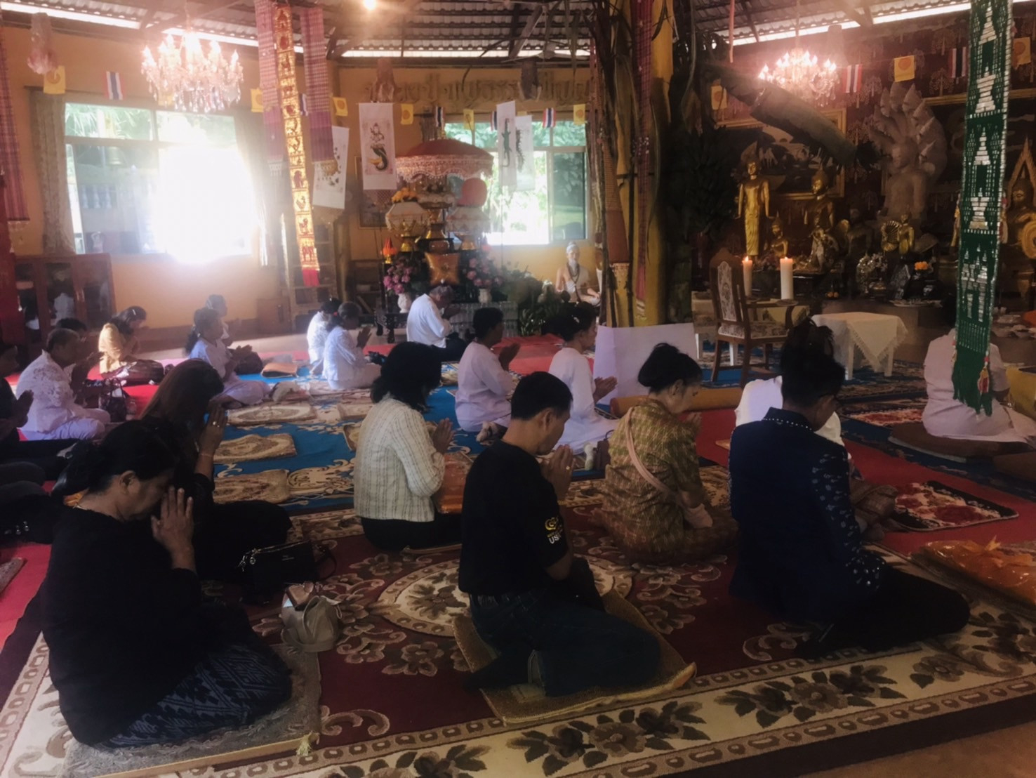 ภาพร่วมพิธีกรรมสำนักสงฆ์แสงธรรมส่องใจ