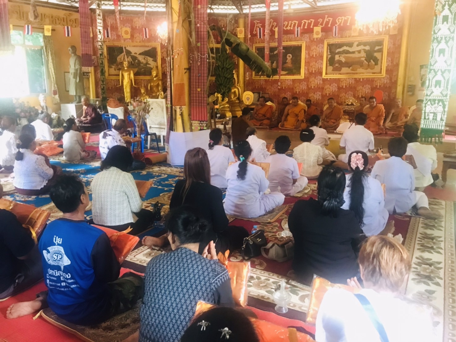 ภาพร่วมพิธีกรรมสำนักสงฆ์แสงธรรมส่องใจ