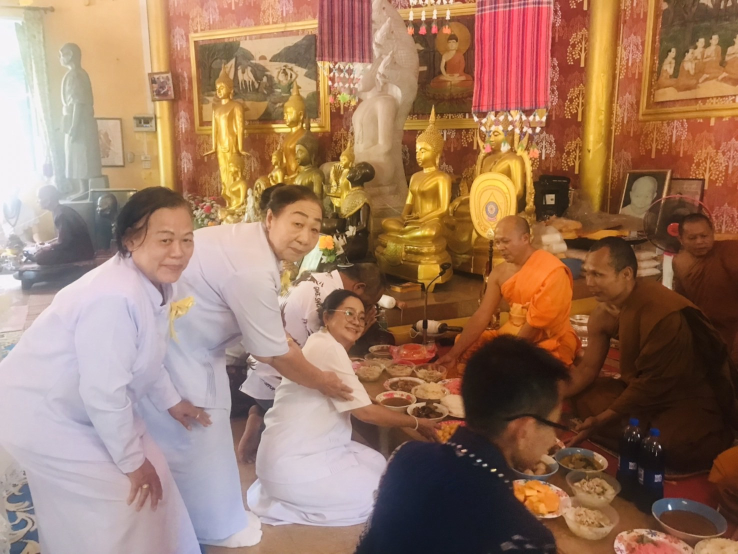 ภาพร่วมพิธีกรรมสำนักสงฆ์แสงธรรมส่องใจ