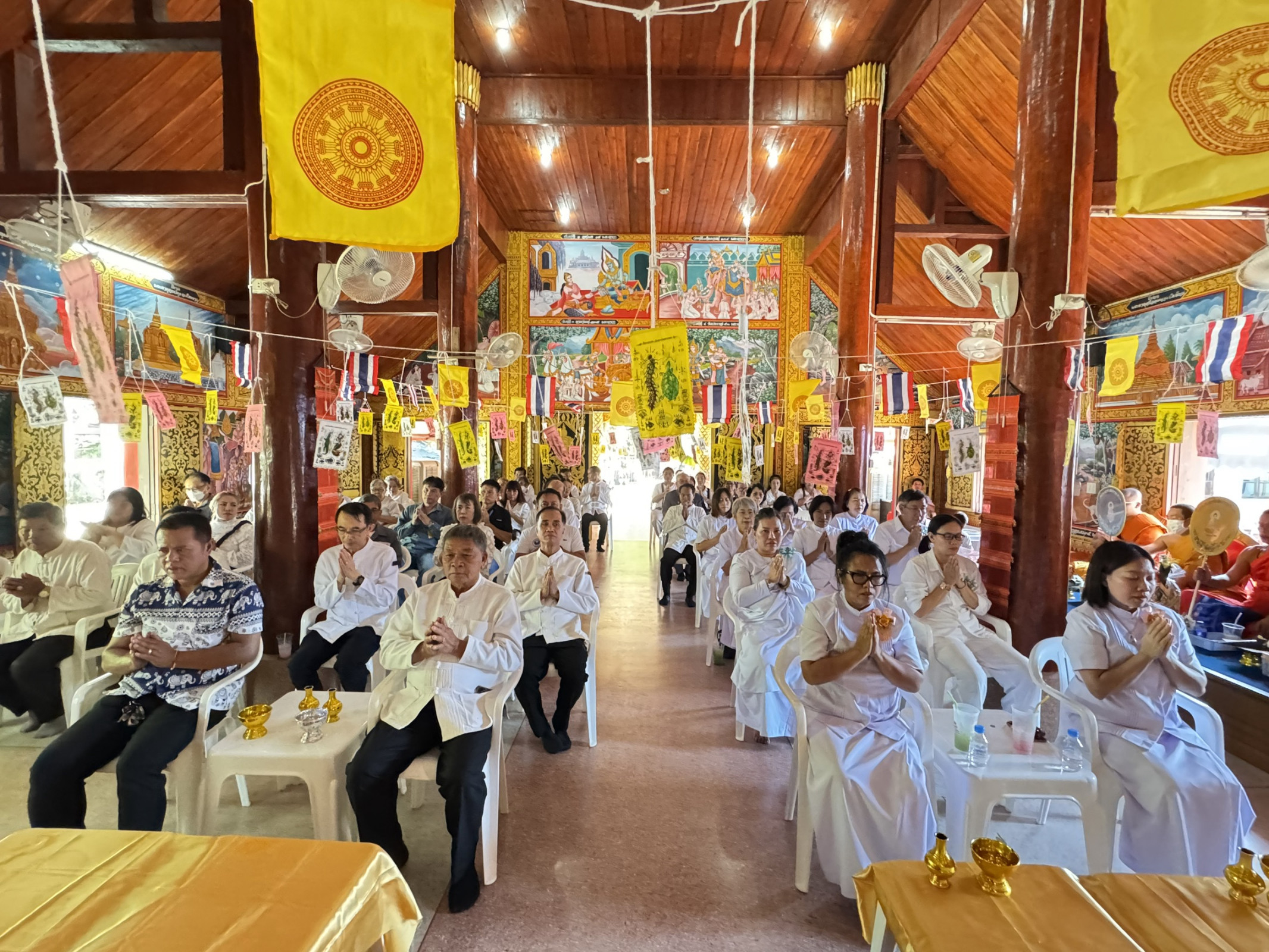 ภาพร่วมพิธีกรรมวัดข่วงม่วง