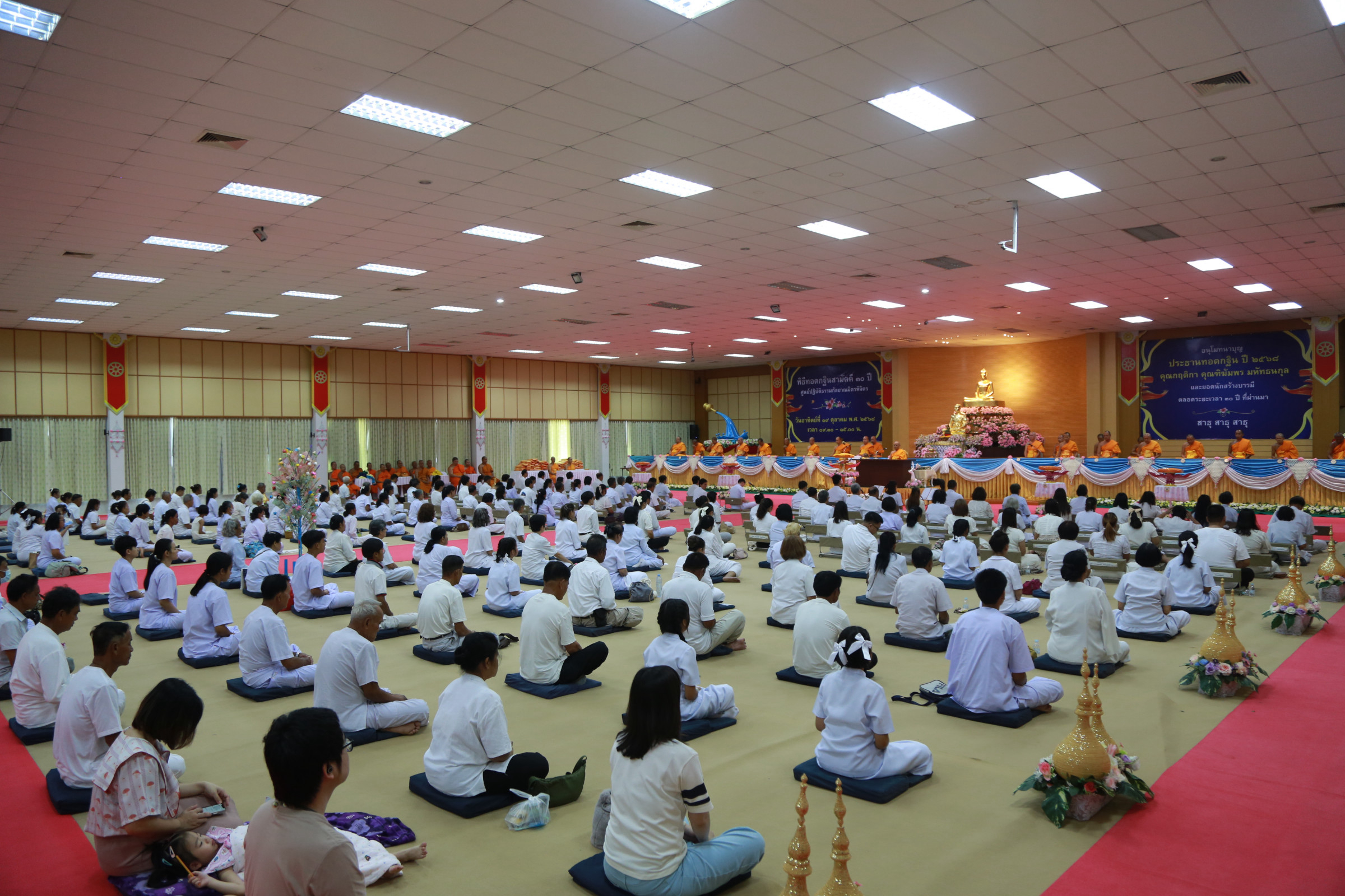 ภาพร่วมพิธีกรรมศูนย์ปฏิบัติธรรมกัลยาณมิตรพิจิตร