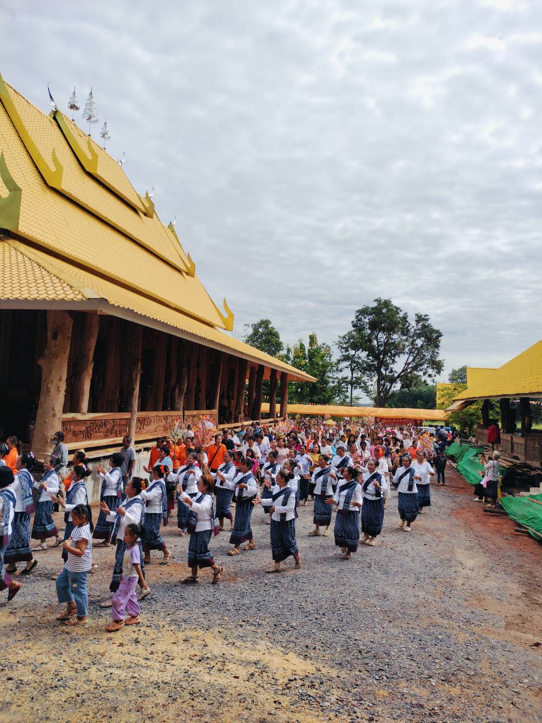 ภาพร่วมพิธีกรรมวัดถ้ำจันทรคราส