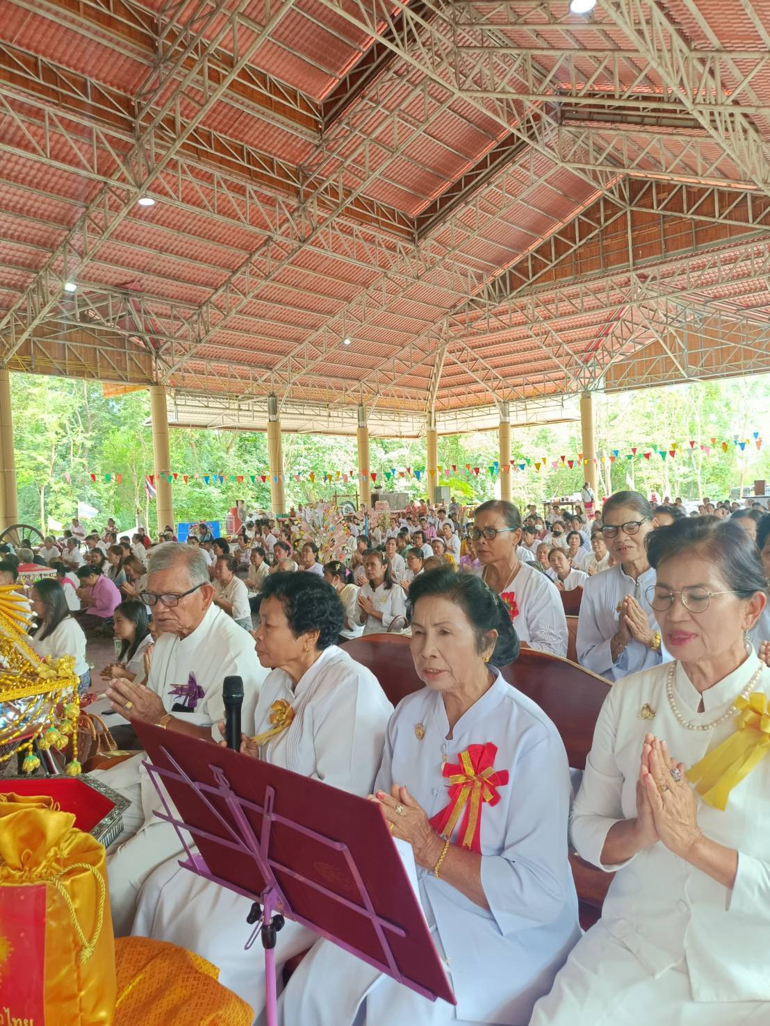 ภาพร่วมพิธีกรรมวัดหนองเม็ก