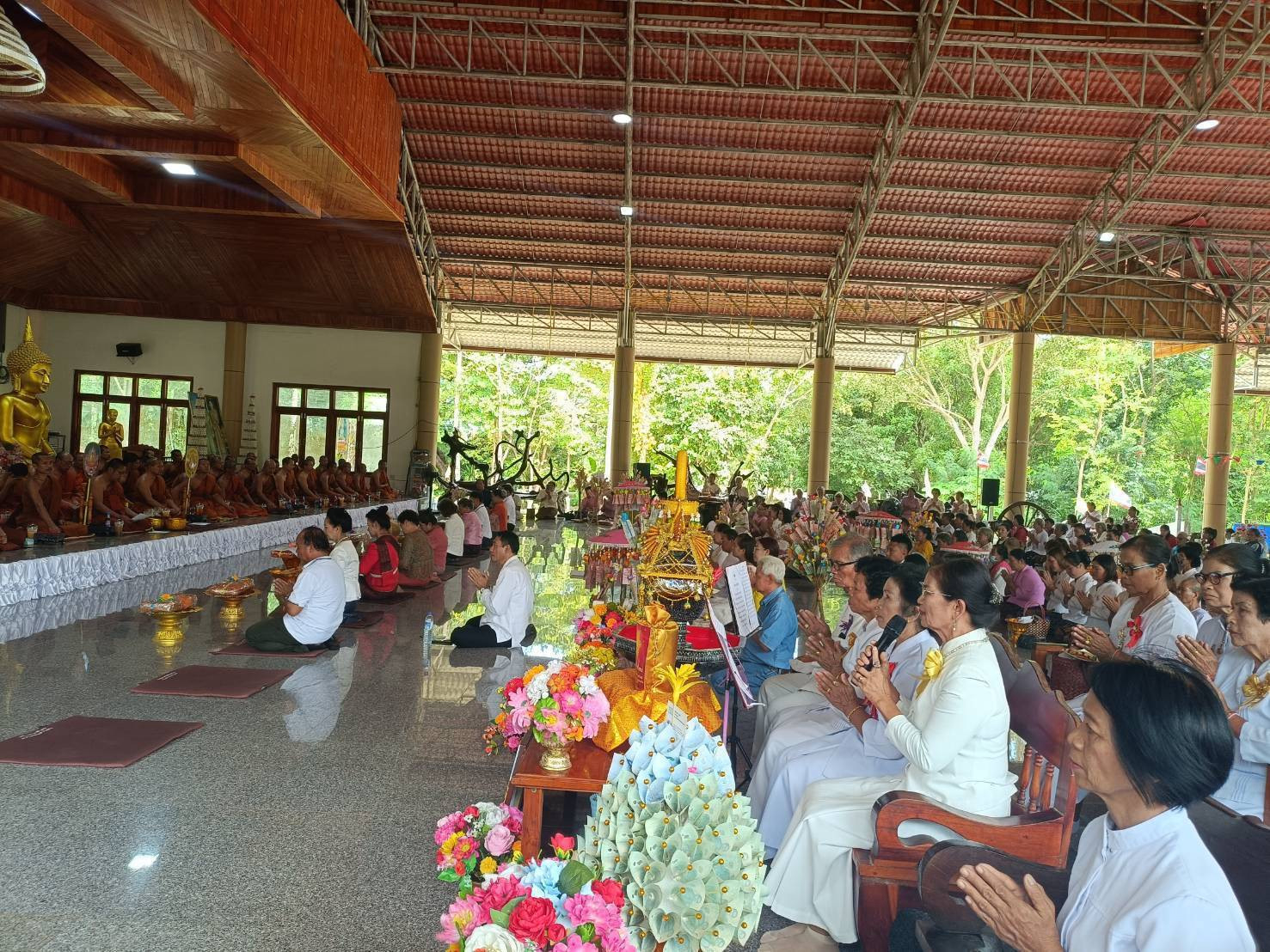 ภาพร่วมพิธีกรรมวัดหนองเม็ก