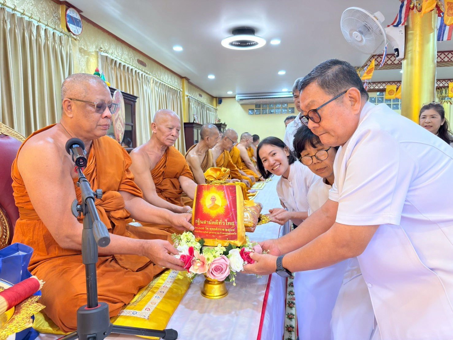 ภาพการถวายปัจจัยวัดสีหไกรสร