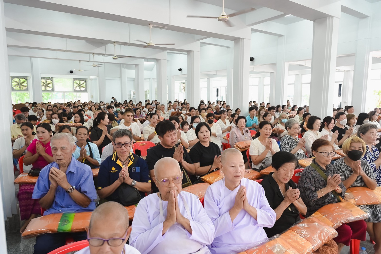 ภาพร่วมพิธีกรรมวัดม่วงตารศ