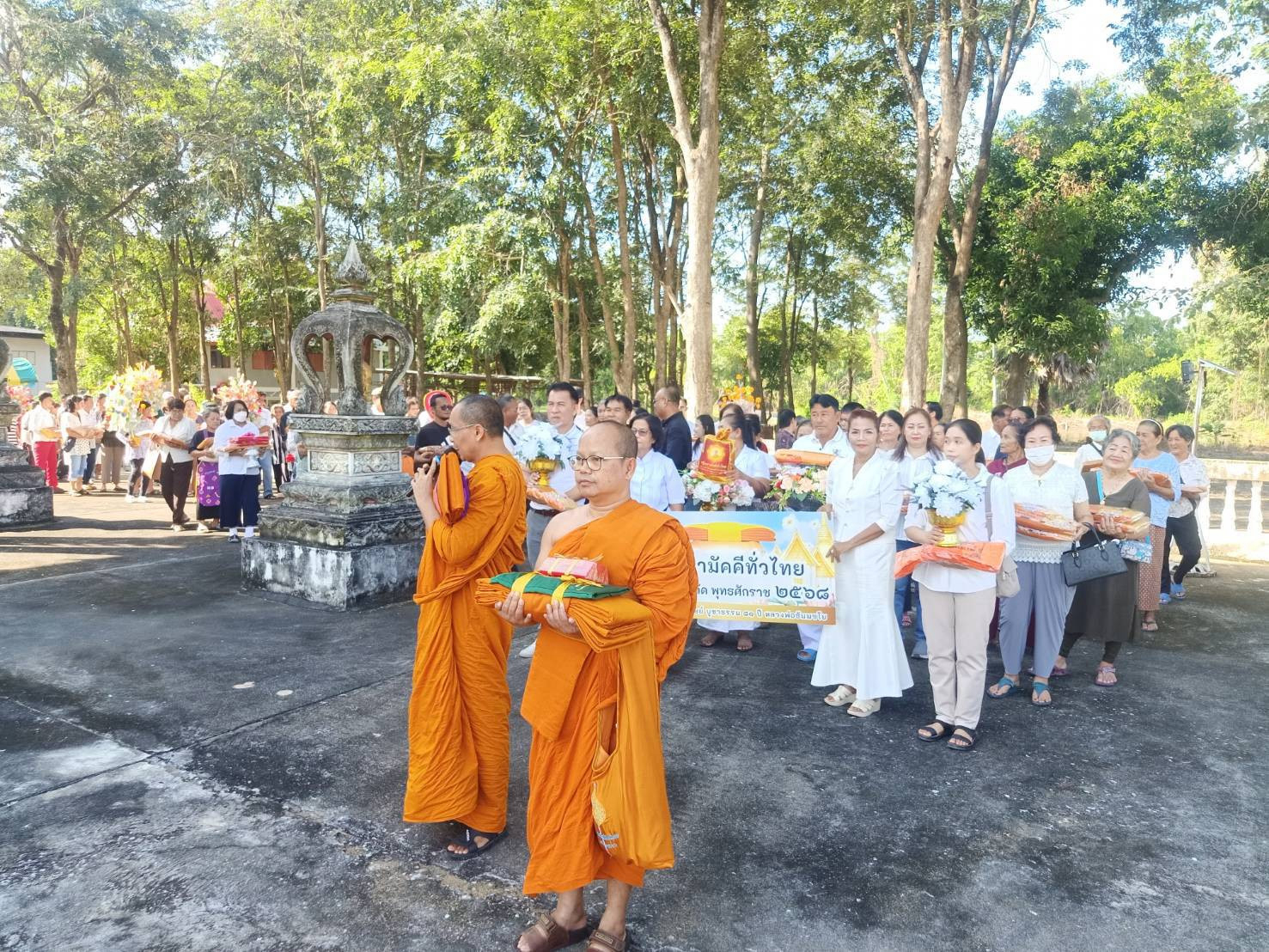 ภาพร่วมขบวนกฐินวัดพรหมเขต