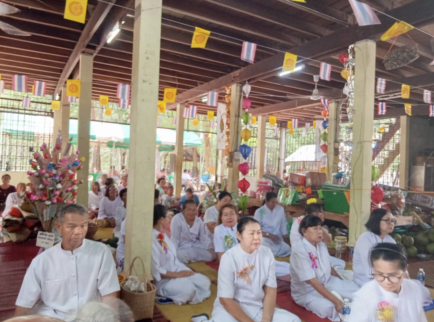 ภาพร่วมพิธีกรรมวัดป่าระฆังทอง