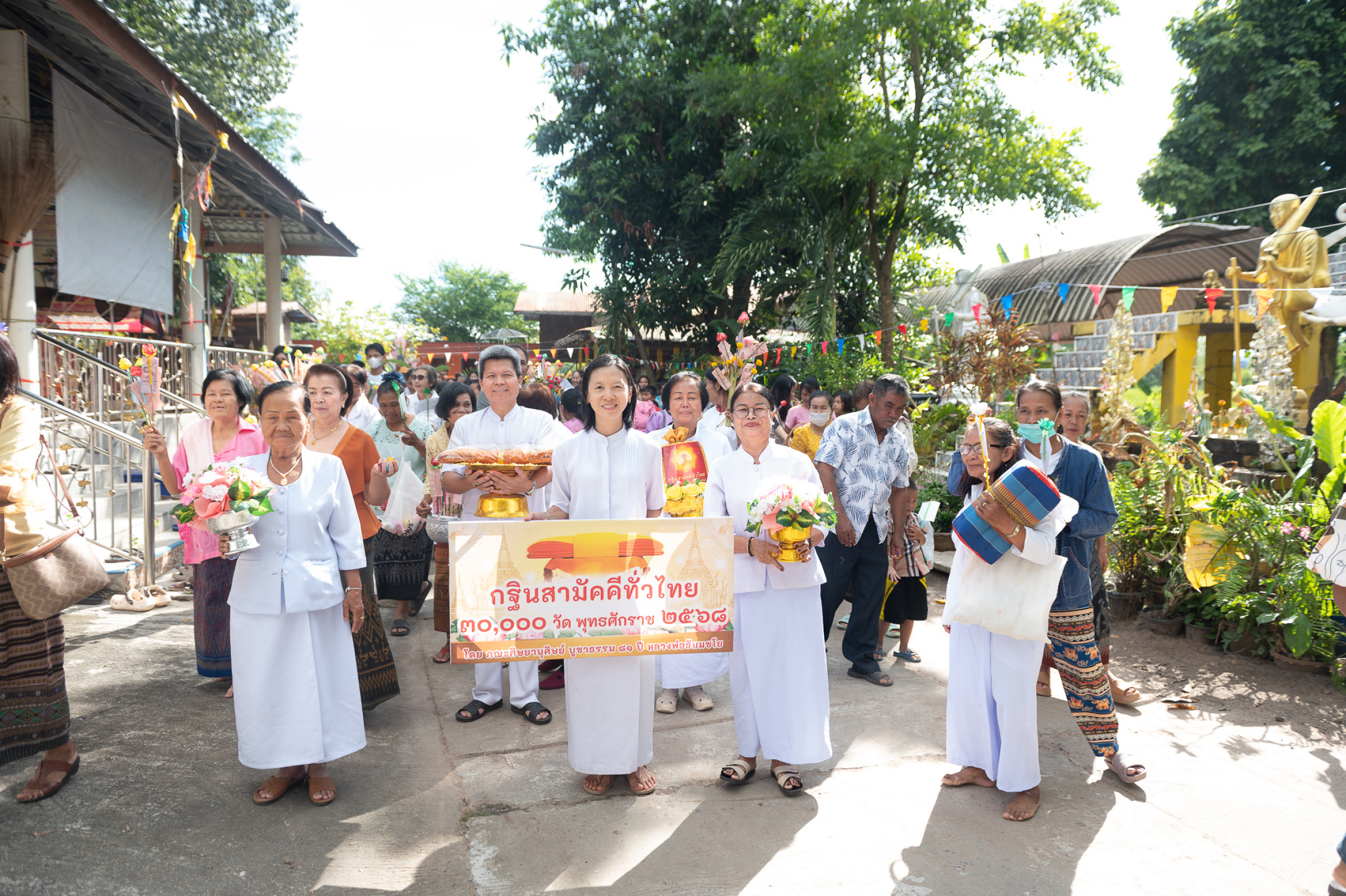 ภาพร่วมพิธีกรรมวัดสว่างอารมณ์