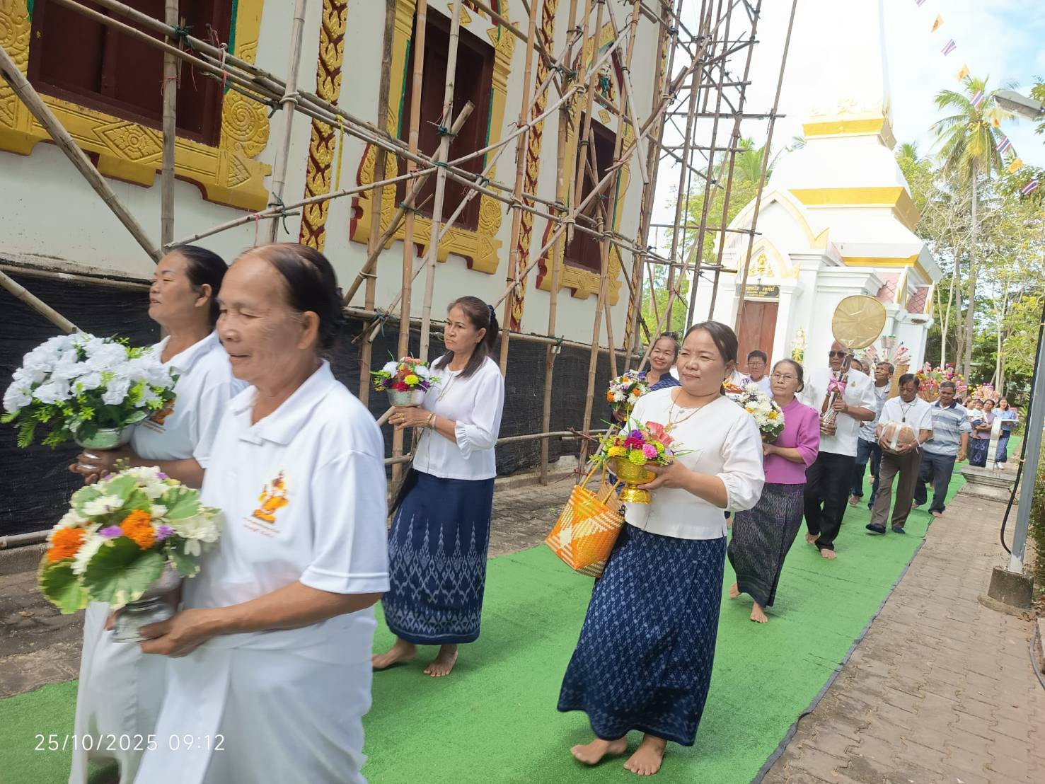 ภาพร่วมพิธีกรรมวัดอัมพวัน