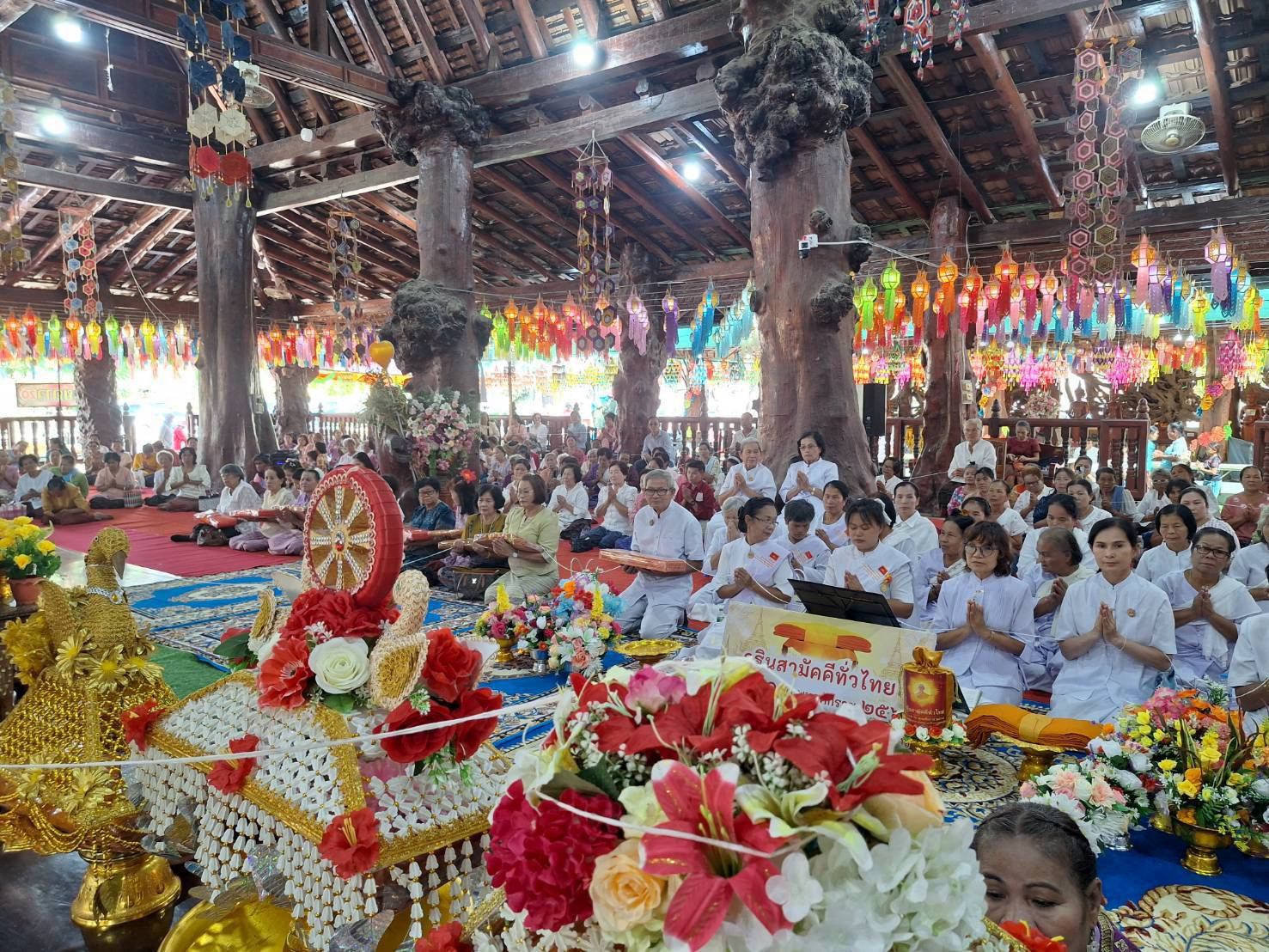 ภาพร่วมพิธีกรรมวัดโพธิ์ศรีสำราญ