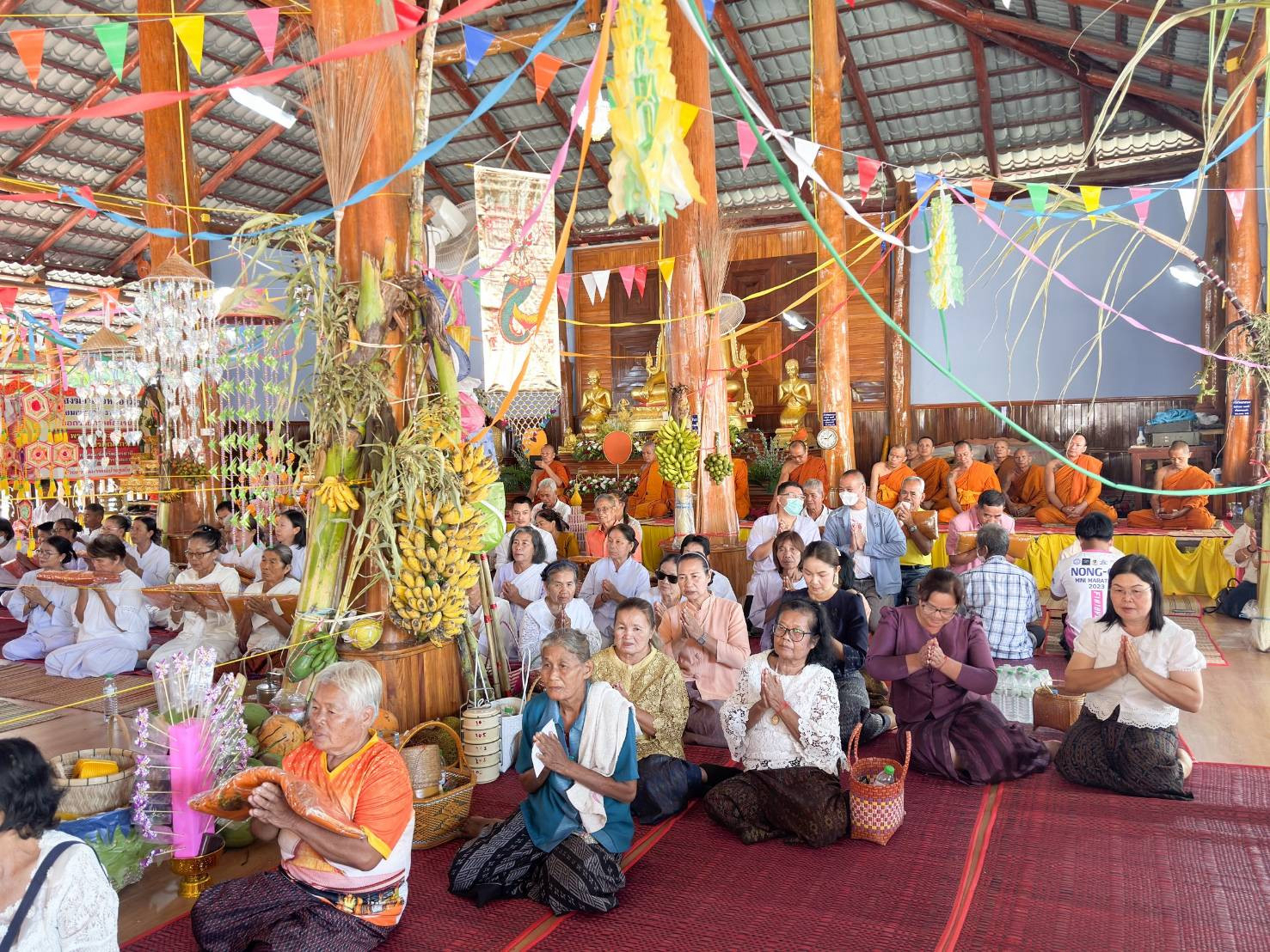 ภาพร่วมพิธีกรรมวัดบ้านหนองอ้อ