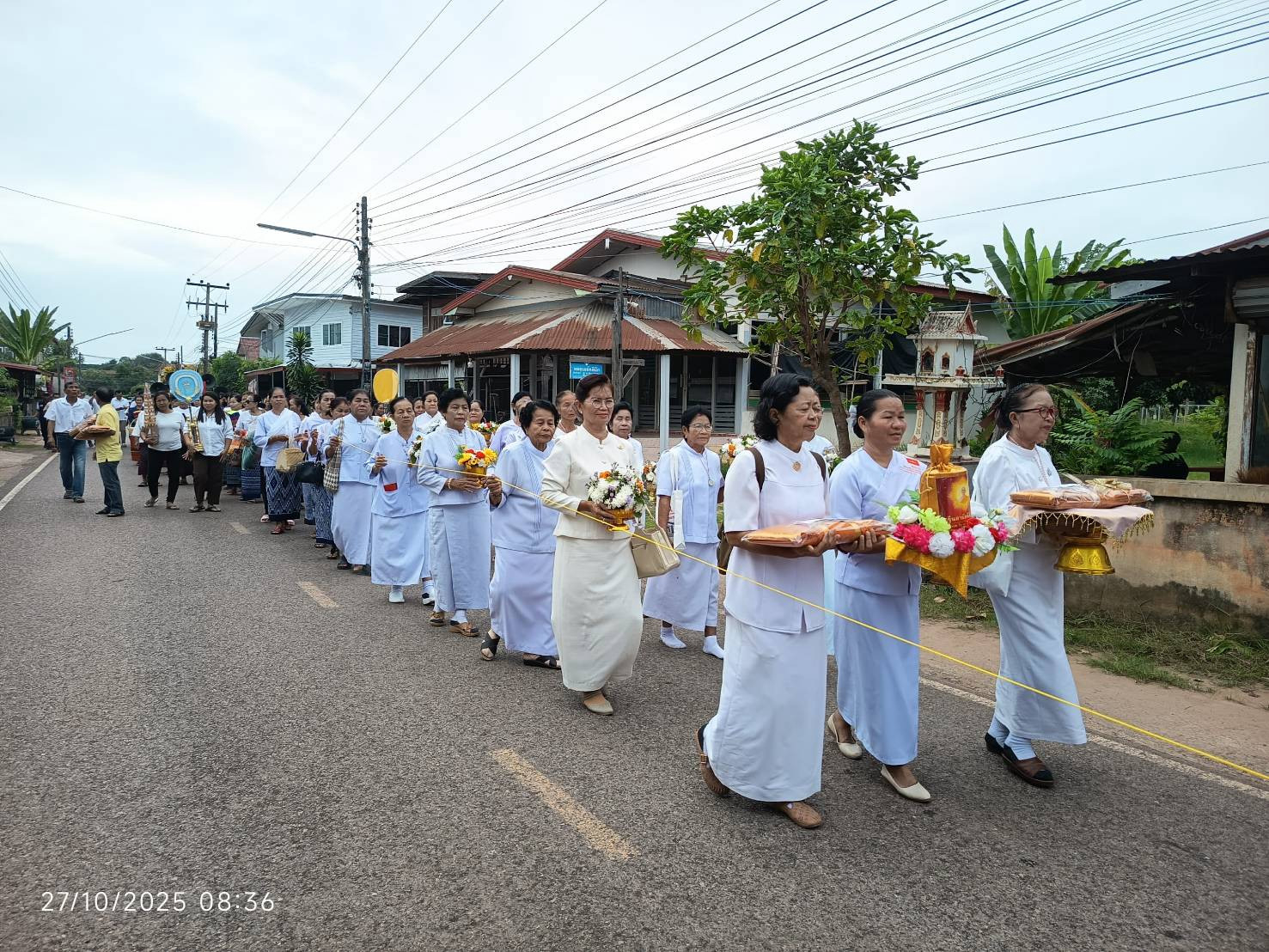 ภาพร่วมขบวนกฐินวัดสว่างอารมณ์