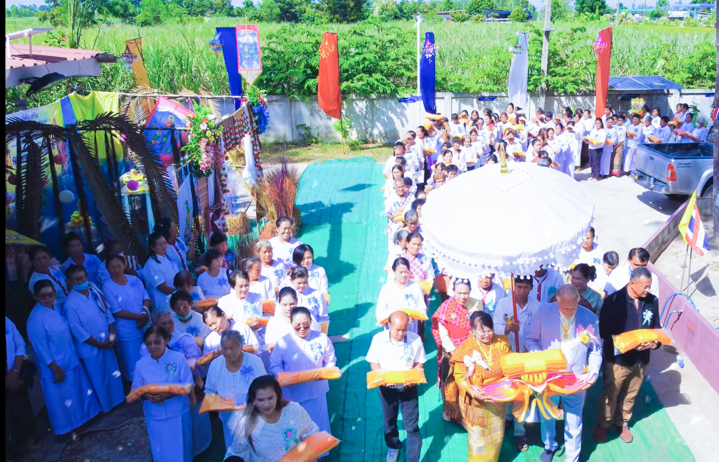 ภาพร่วมขบวนกฐินธุดงคสถานห้วยเม็ก