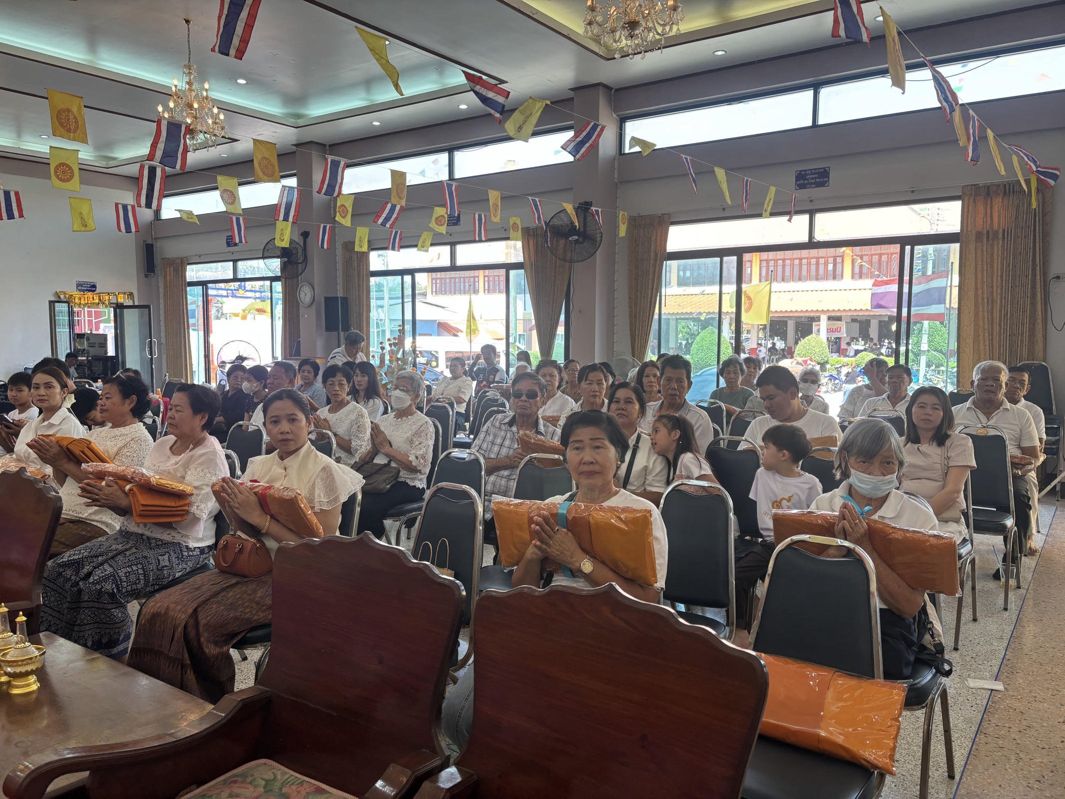 ภาพร่วมพิธีกรรมวัดมเหยงค์