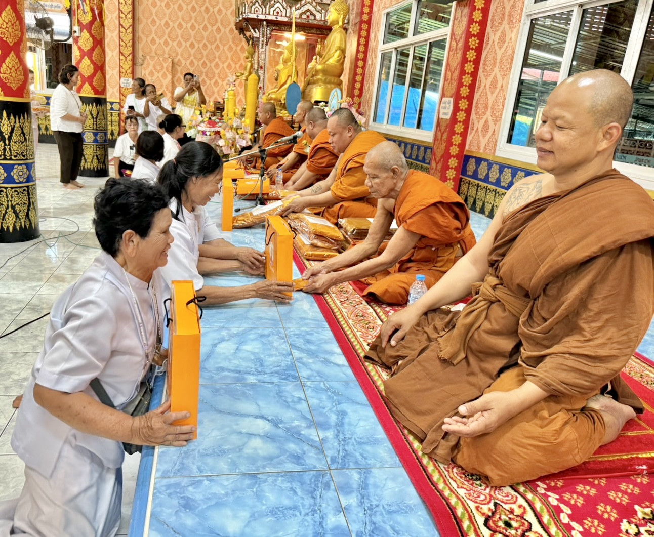 ภาพร่วมพิธีกรรมวัดพุสะอาด