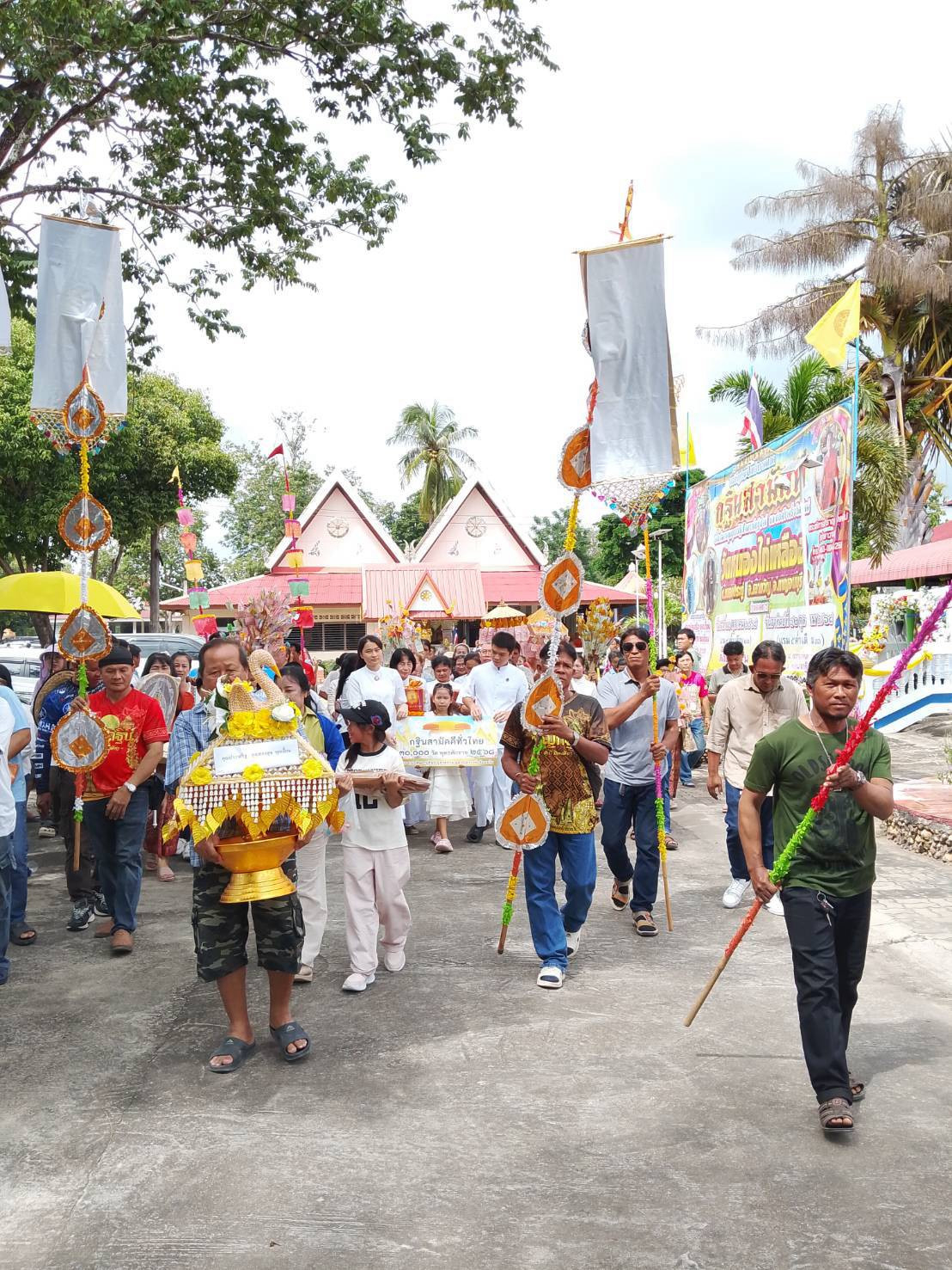ภาพร่วมพิธีกรรมวัดหนองไก่เหลือง