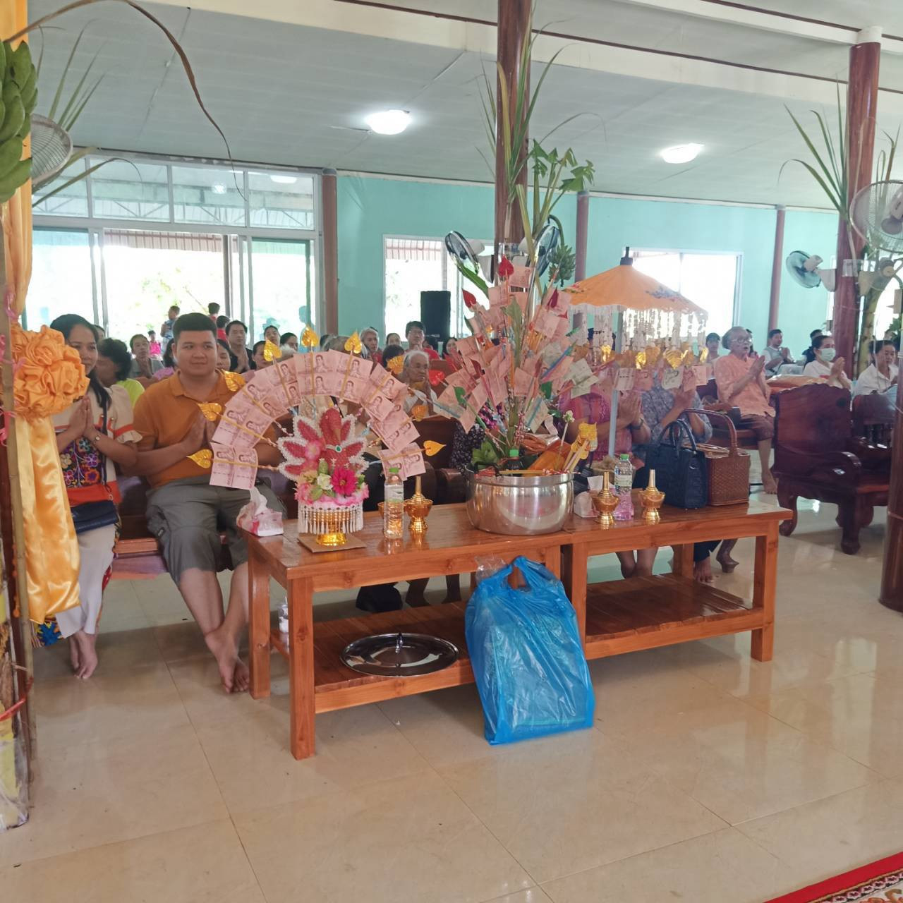 ภาพร่วมพิธีกรรมวัดผาแดง