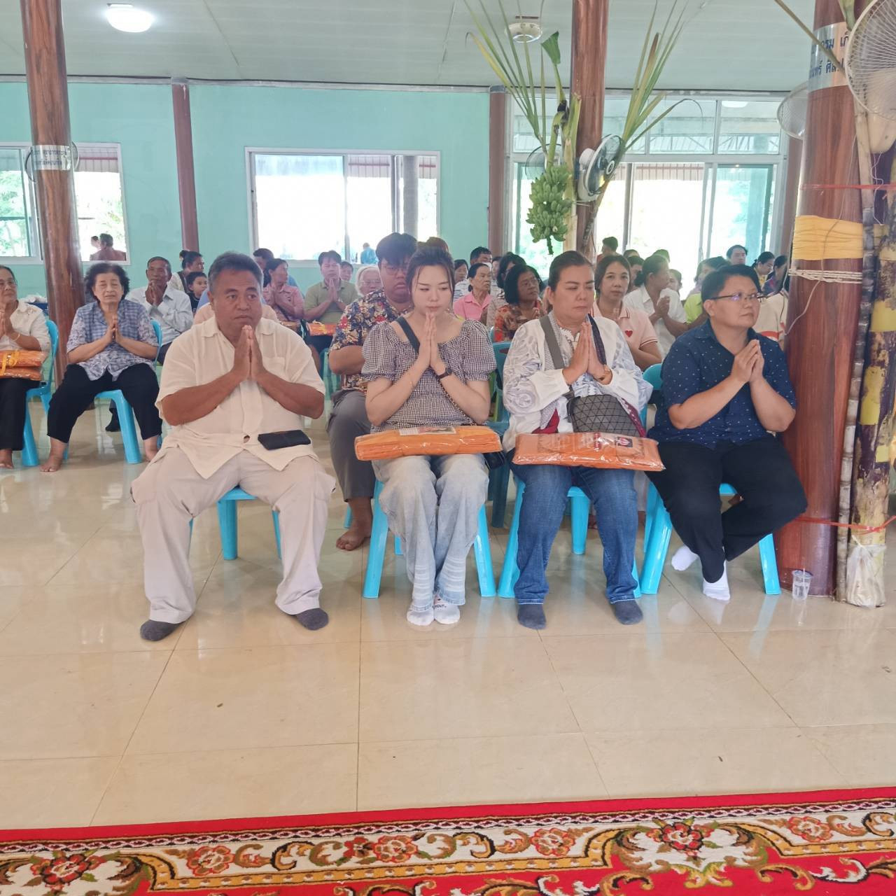 ภาพร่วมพิธีกรรมวัดผาแดง