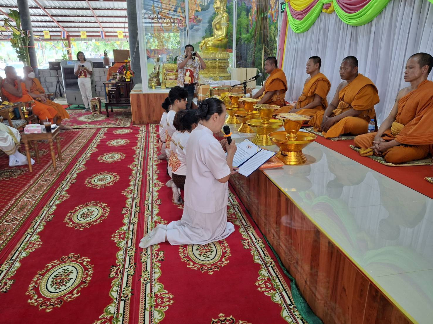 ภาพร่วมพิธีกรรมวัดหนองกระทุ่ม