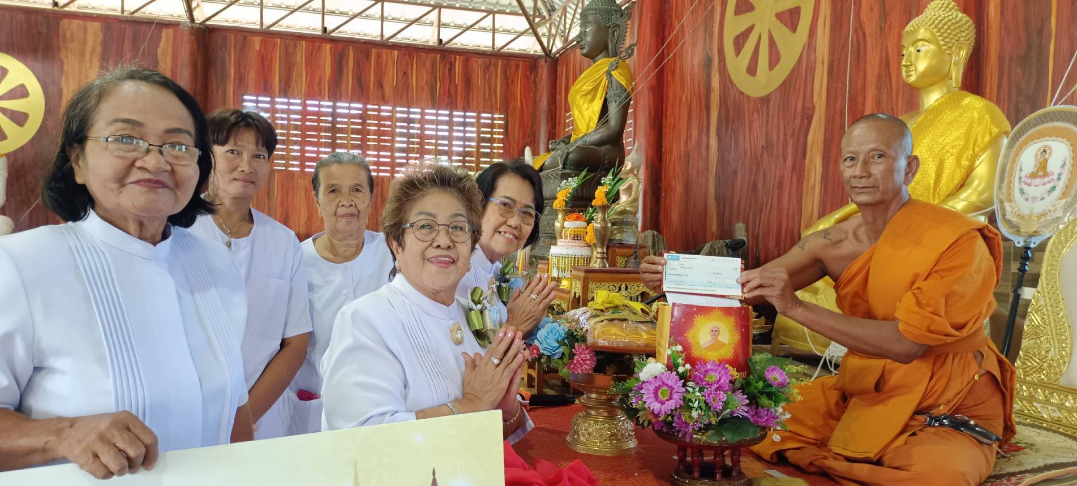 ภาพการถวายปัจจัยสำนักสงฆ์ใหม่รางทอง