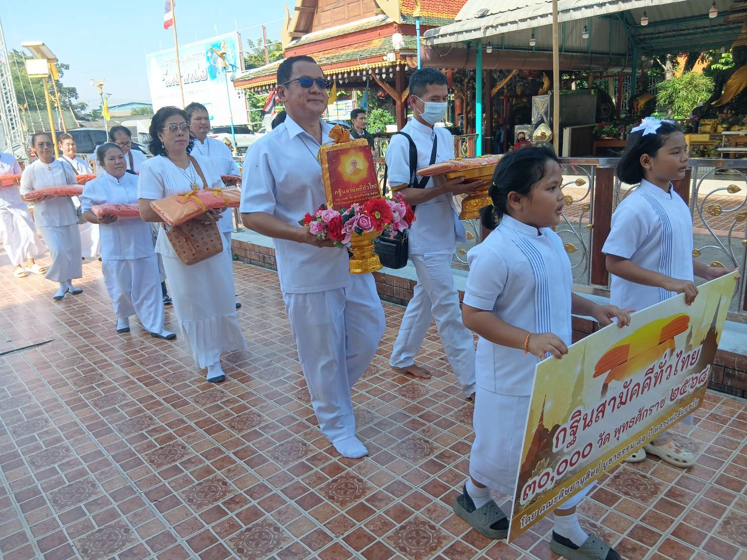 ภาพร่วมขบวนกฐินวัดปากบ่อ