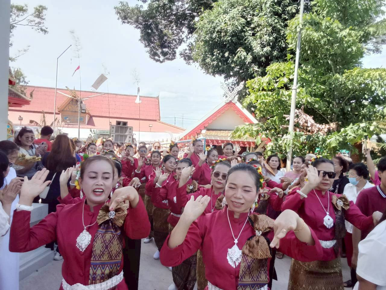 ภาพร่วมพิธีกรรมวัดศรีรัตนาราม(บ่อหิน)