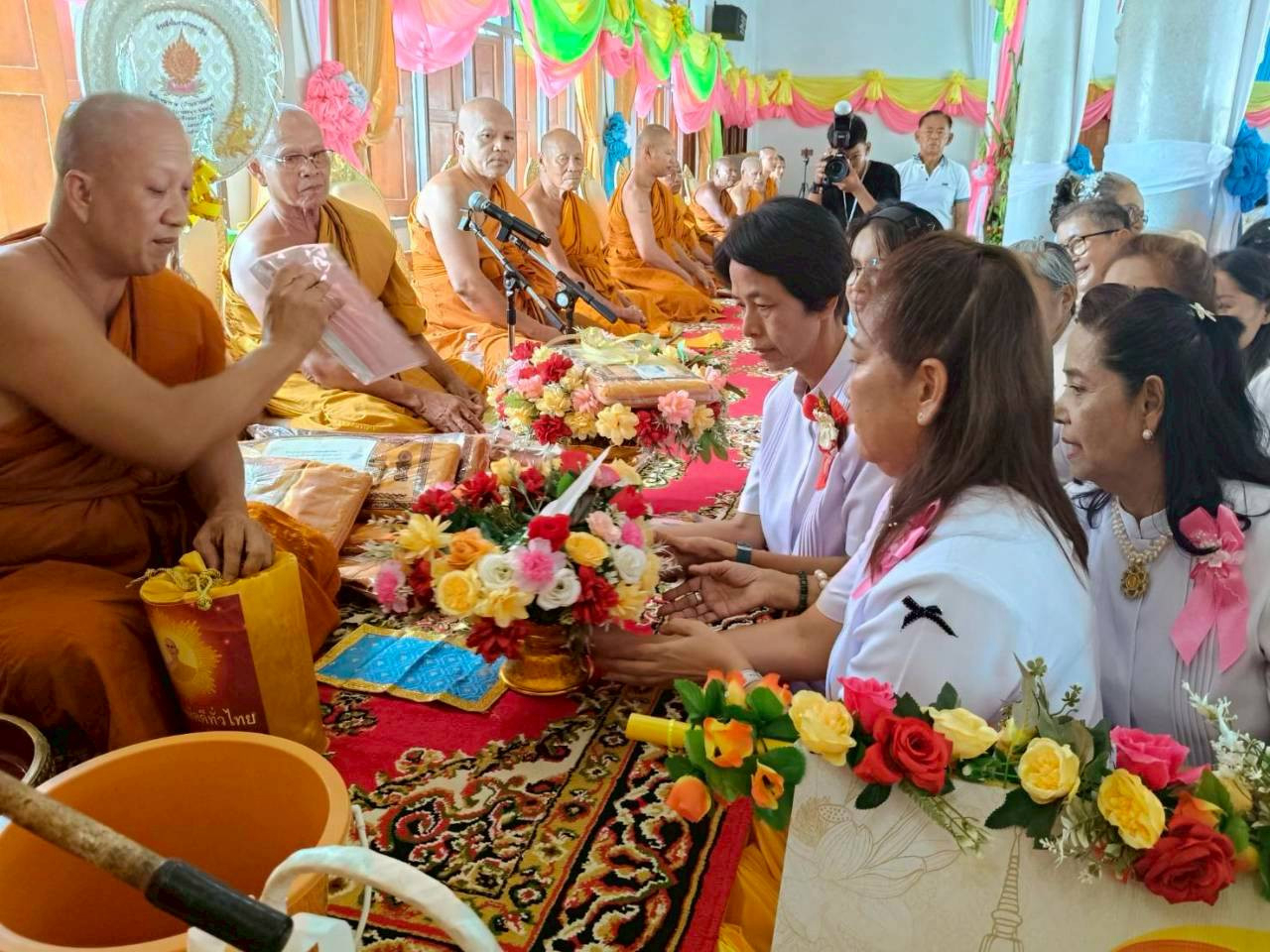 ภาพร่วมพิธีกรรมวัดอินทนาราม