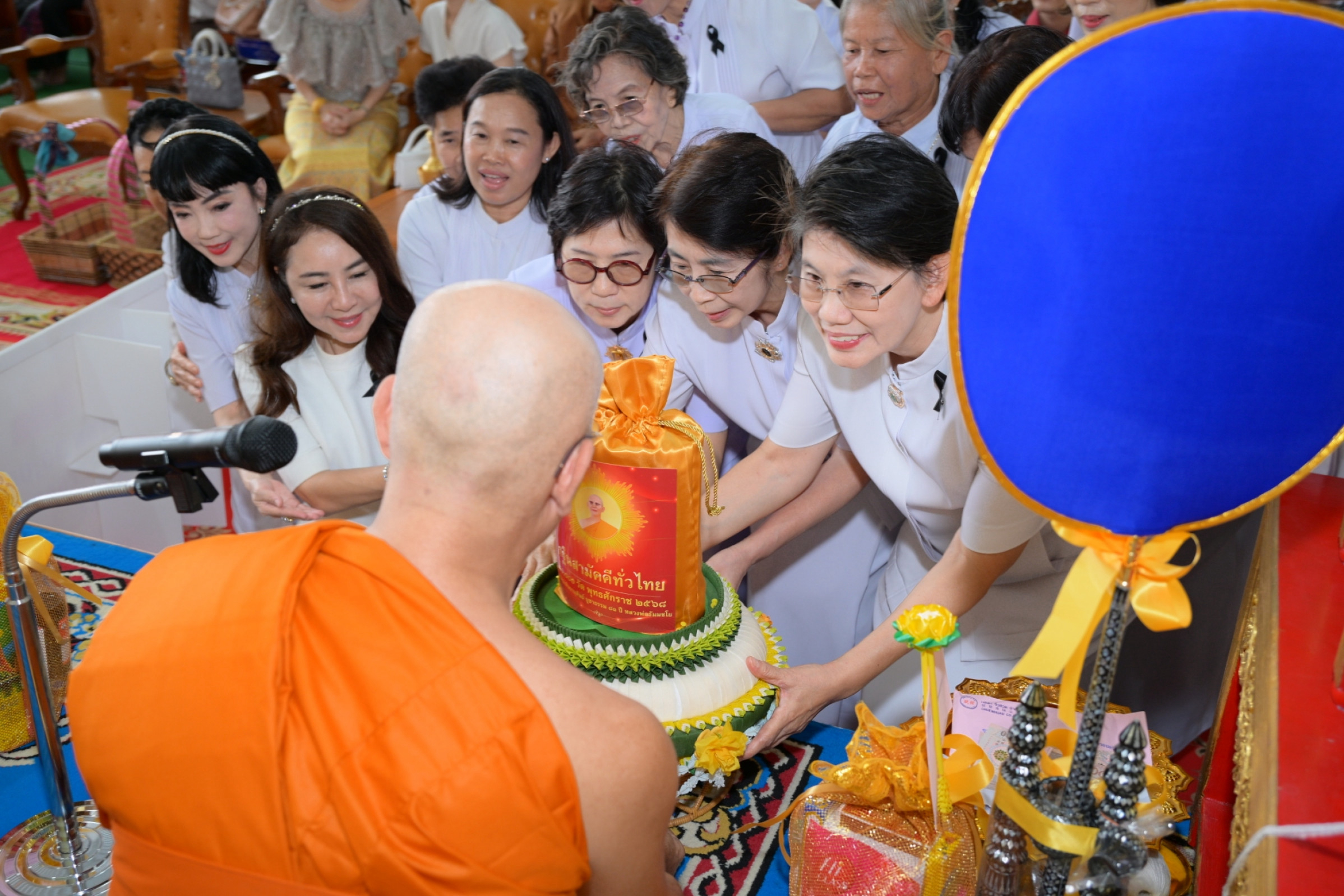 ภาพการถวายปัจจัยวัดเตาปูน