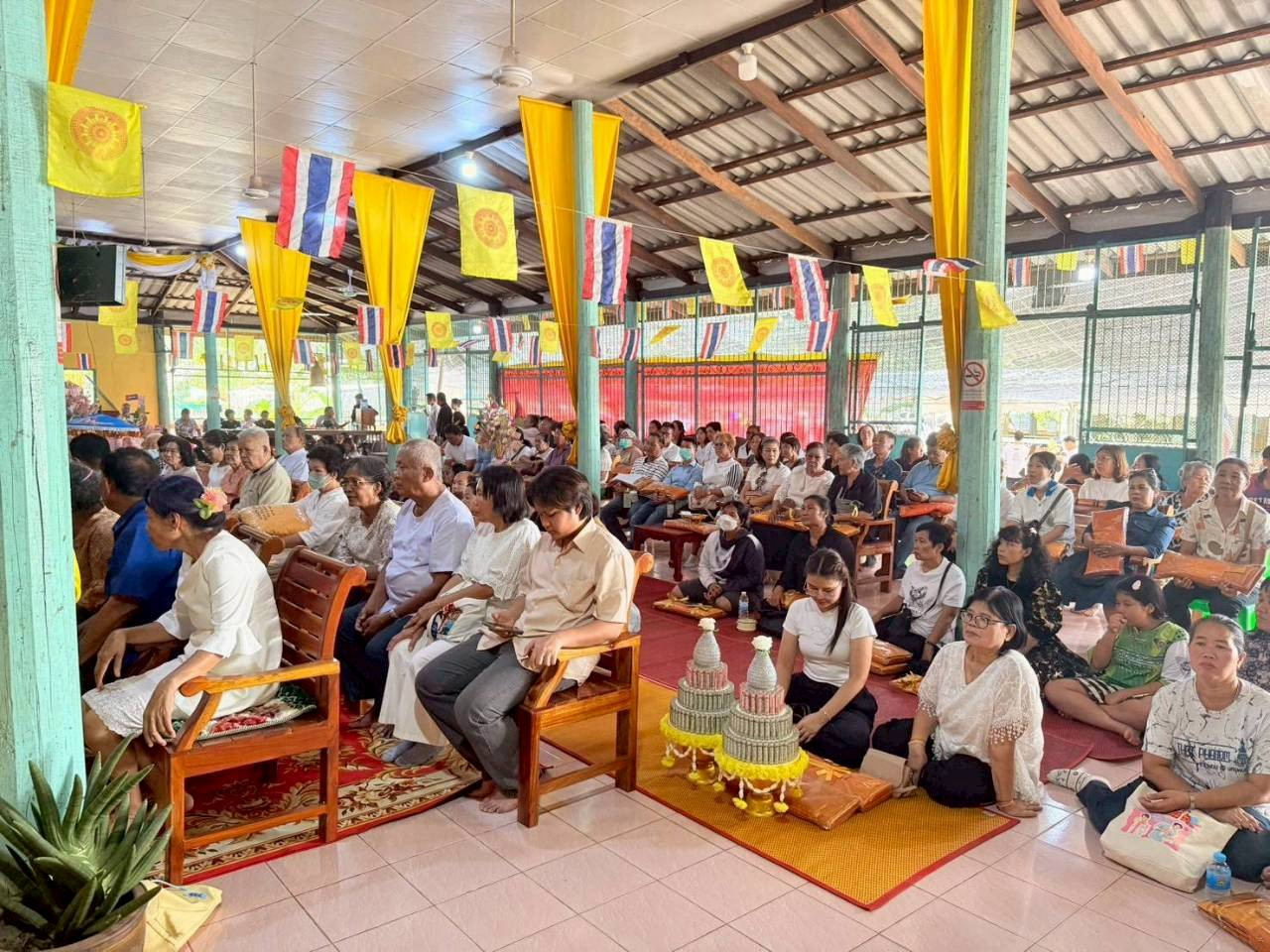 ภาพร่วมพิธีกรรมวัดเฉลิมลาภ