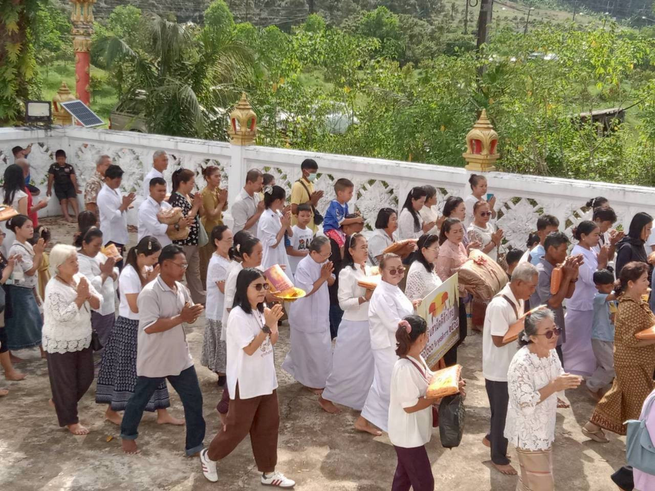 ภาพร่วมพิธีกรรมวัดคลองมะนาว