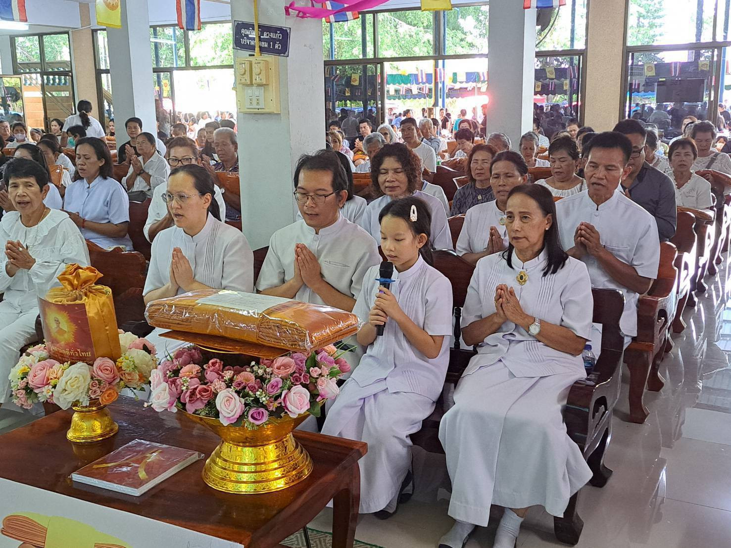 ภาพร่วมพิธีกรรมวัดถนนกะเพรา