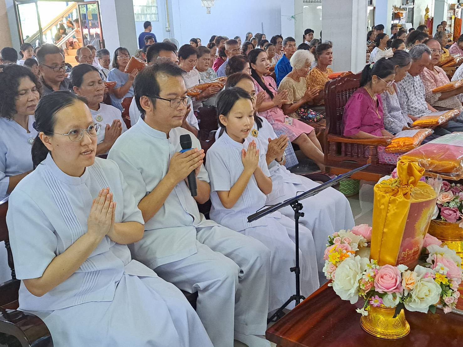 ภาพร่วมพิธีกรรมวัดถนนกะเพรา