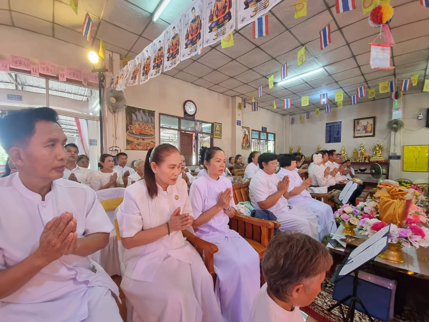 ภาพร่วมพิธีกรรมวัดเขาลอย