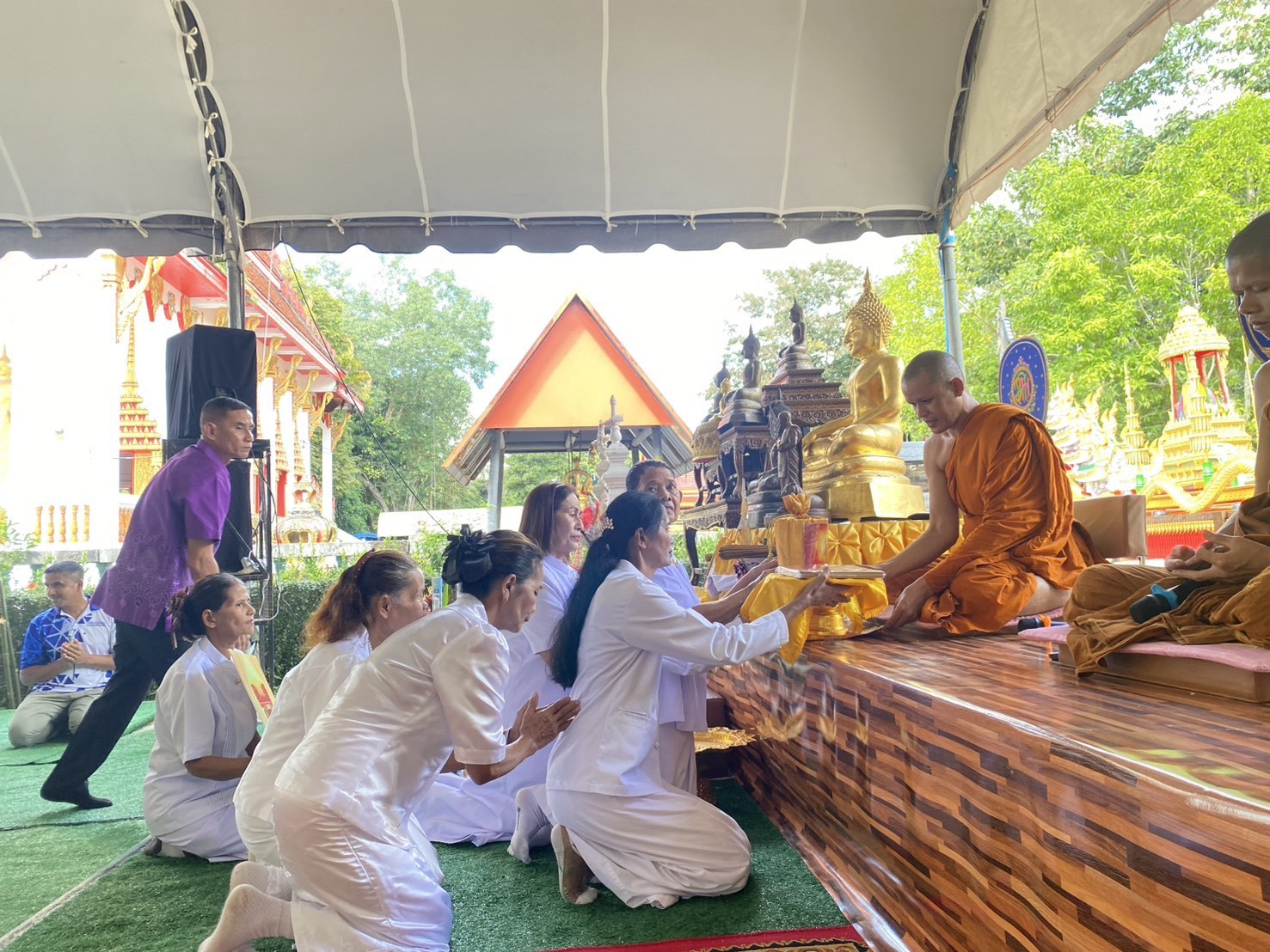 ภาพการถวายปัจจัยวัดคลองพน