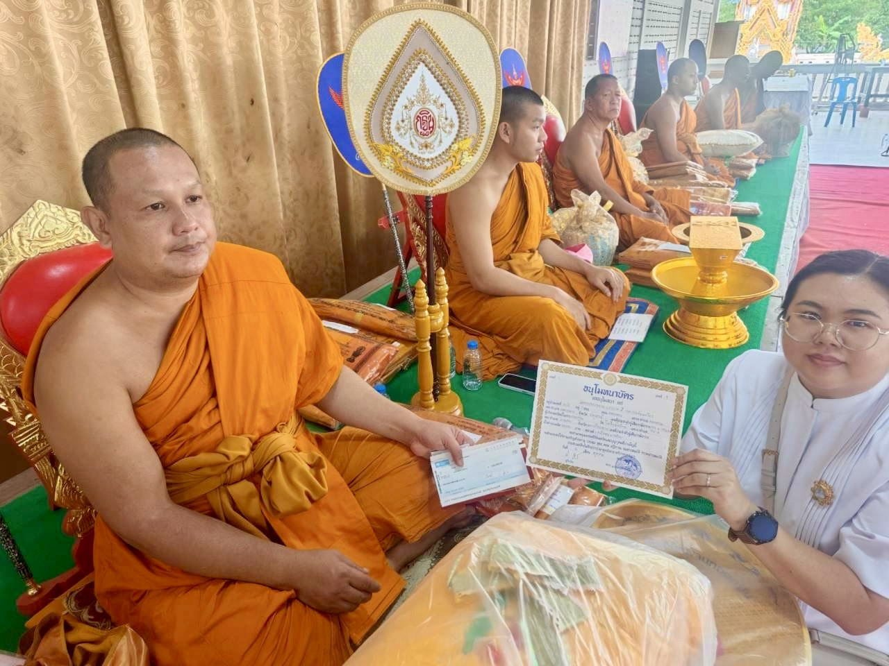 ภาพการถวายปัจจัยวัดโคกโพธิ์สถิตย์(โคก)