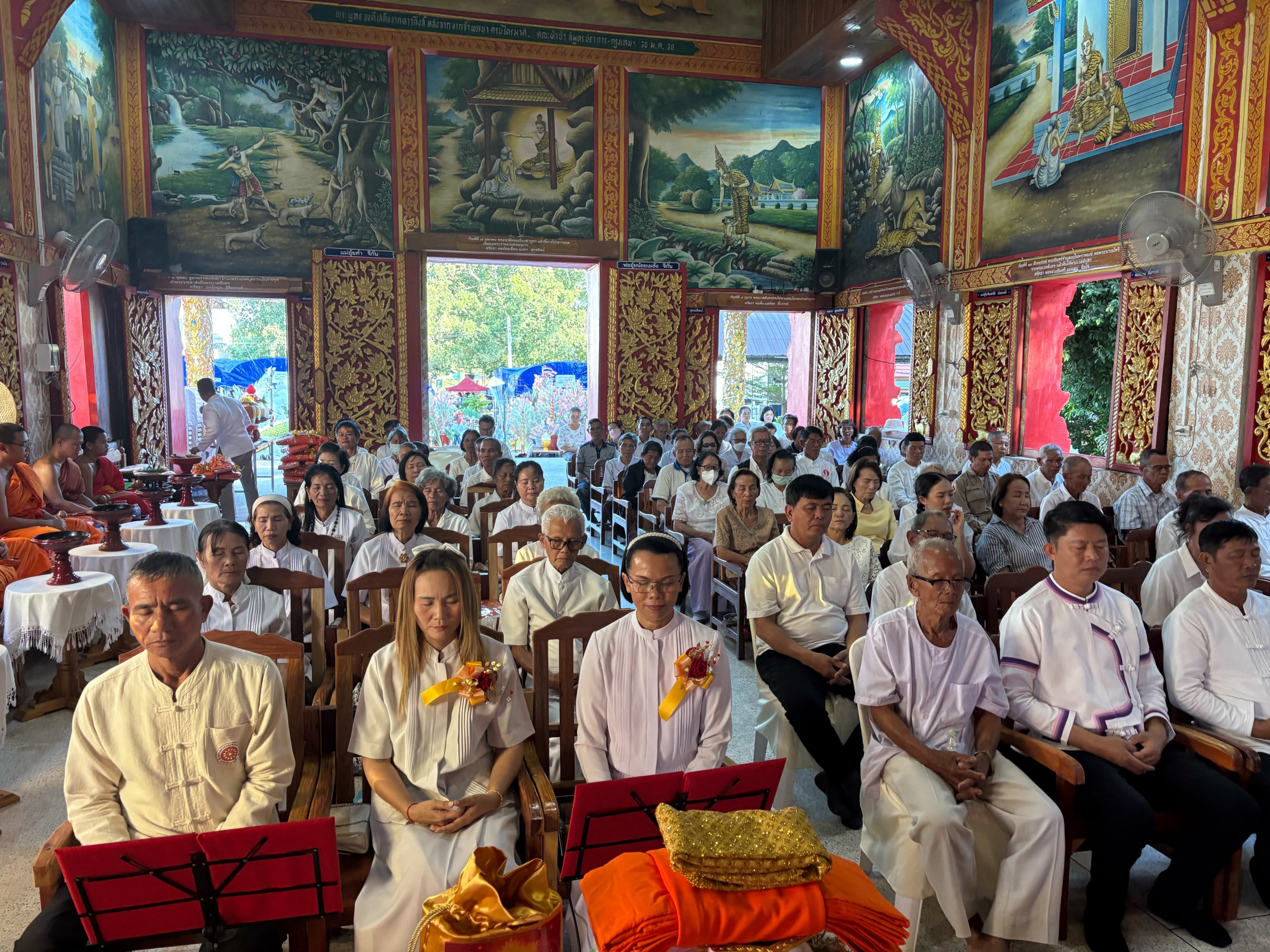 ภาพร่วมพิธีกรรมวัดแม่ลอยไร่(ไชยพรหม)