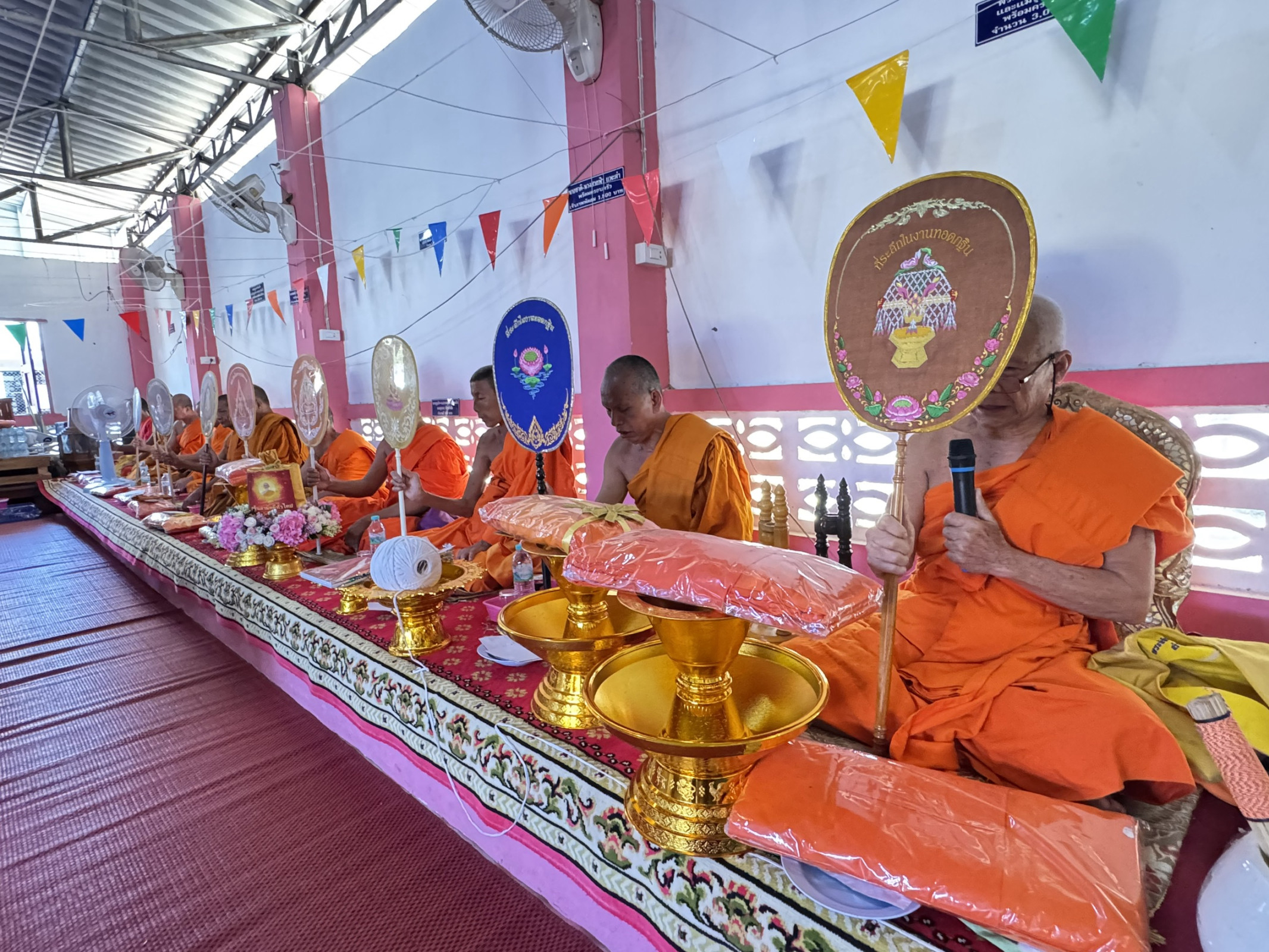 ภาพร่วมพิธีกรรมวัดแม่หล่วง